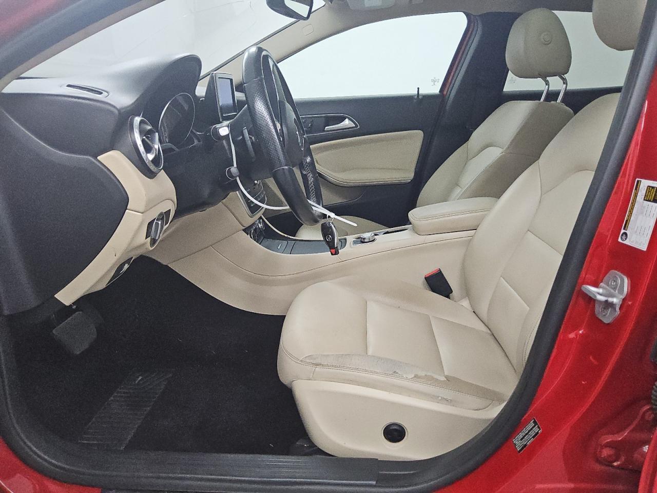 2015 Mercedes-benz Gla 250 4matic Red vin: WDCTG4GB5FJ095739 Damage: Left Front Seat Cushion, Torn, > 12 Inches