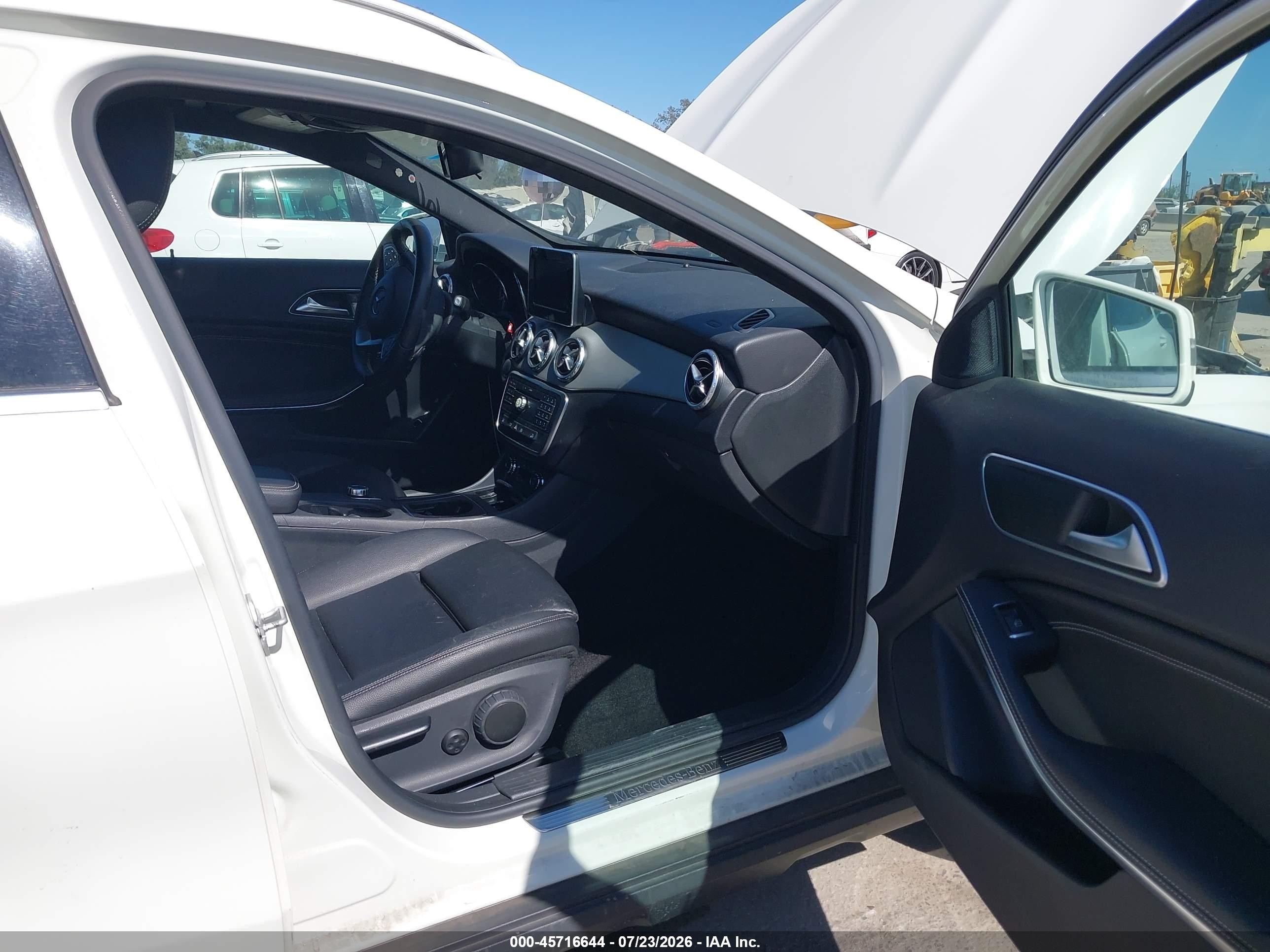 2016 Mercedes-benz Gla 250 4matic White vin: WDCTG4GB5GJ253191