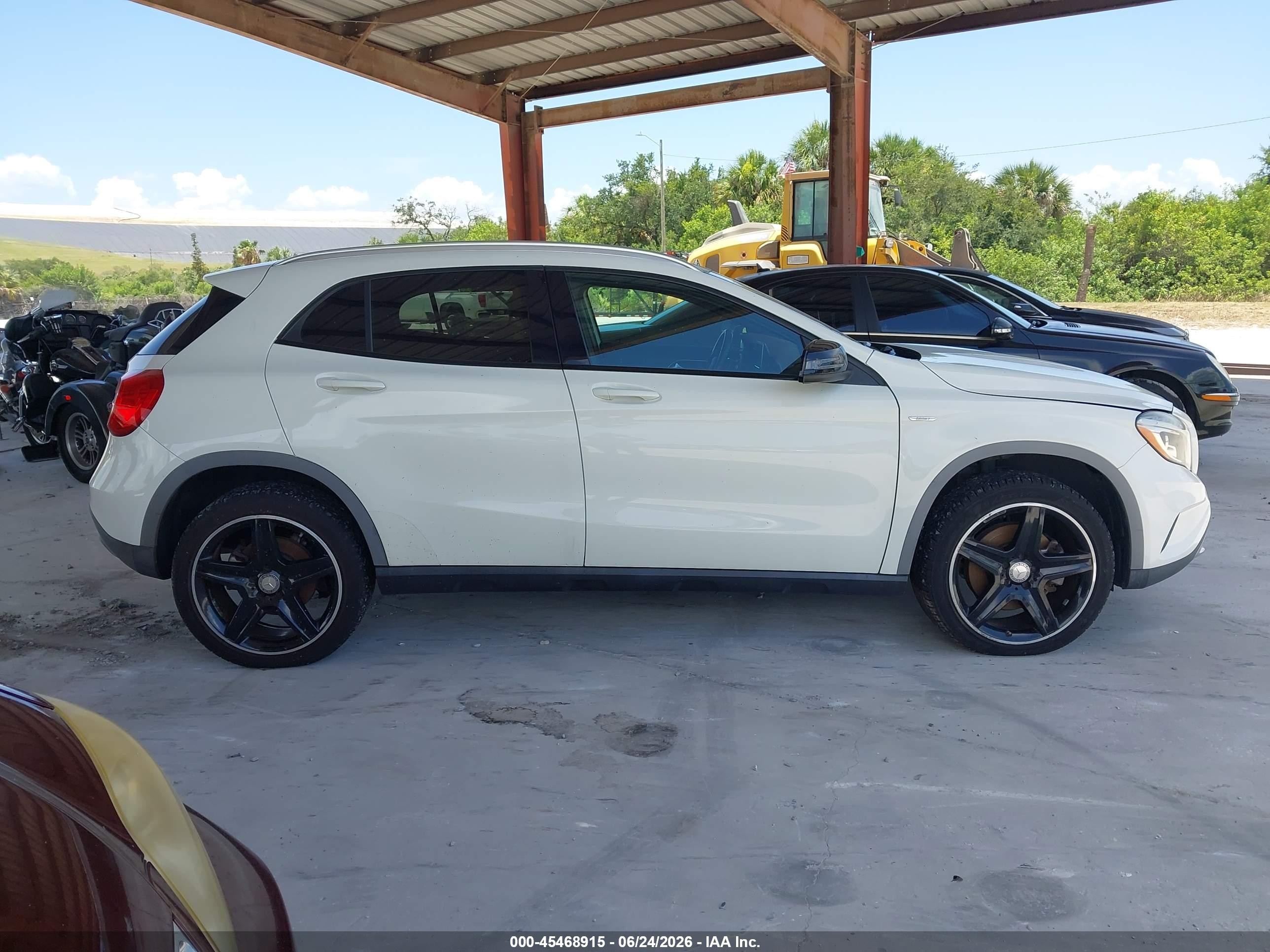 2015 Mercedes-benz Gla 250 4matic White vin: WDCTG4GB6FJ037753