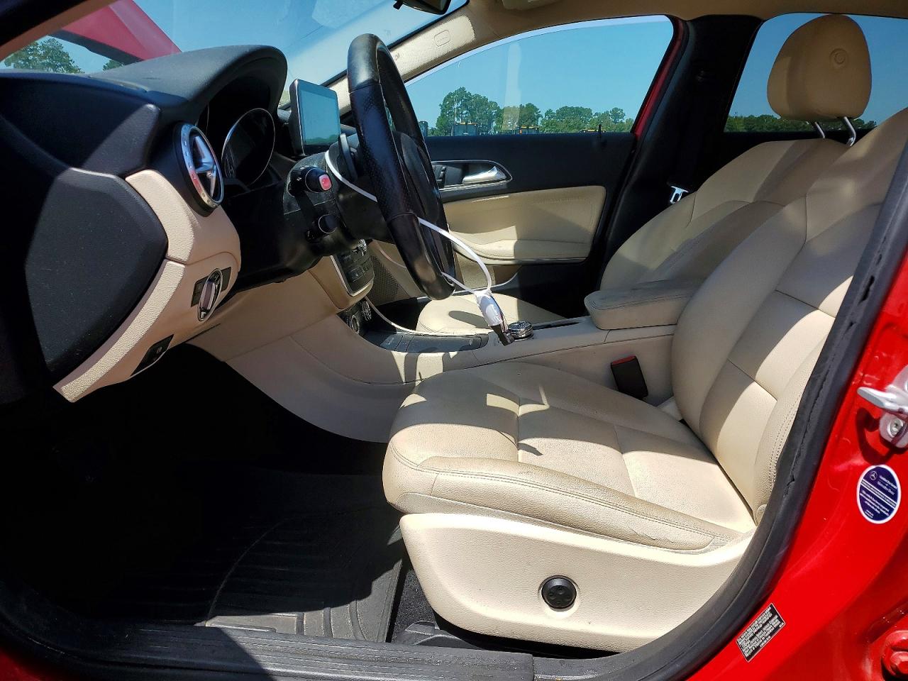 2015 Mercedes-benz Gla 250 4matic Red vin: WDCTG4GB6FJ075029