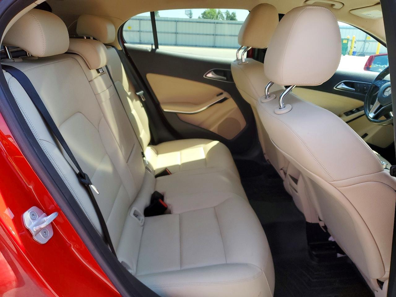 2015 Mercedes-benz Gla 250 4matic Red vin: WDCTG4GB6FJ075029