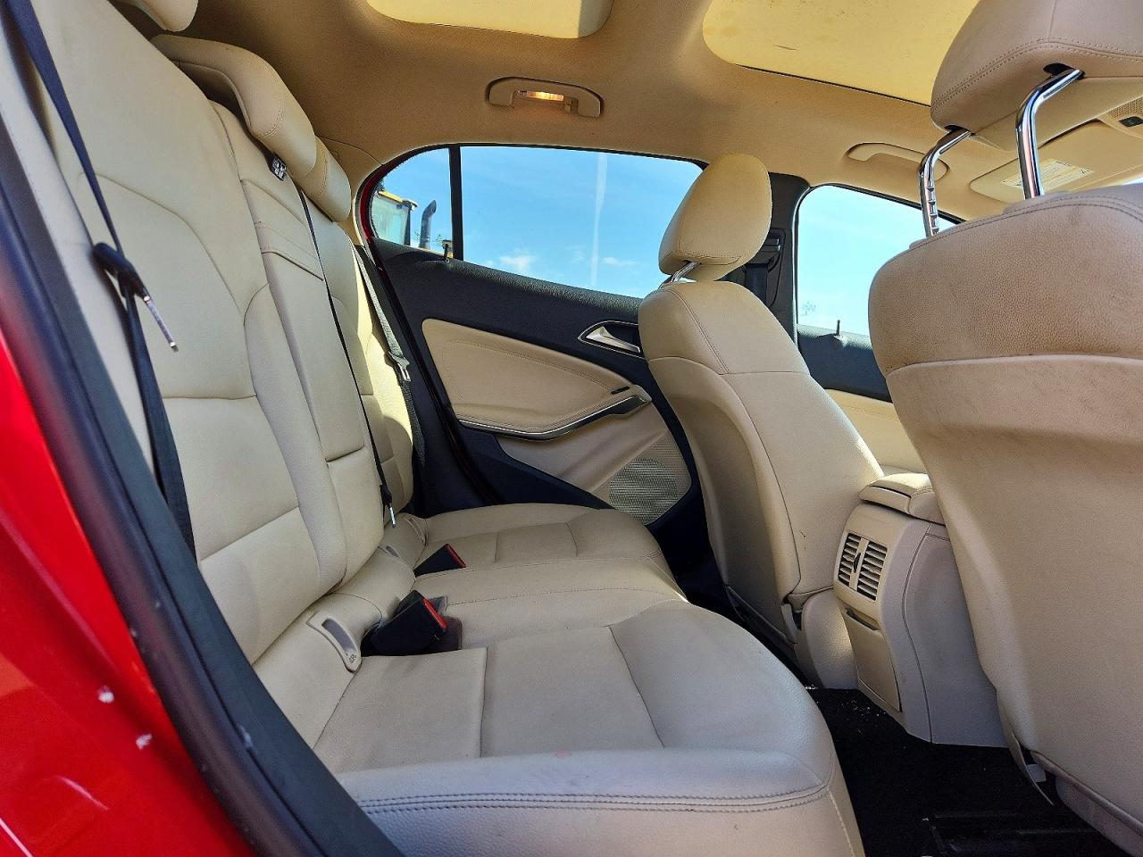 2015 Mercedes-benz Gla 250 4matic Red vin: WDCTG4GB6FJ077248