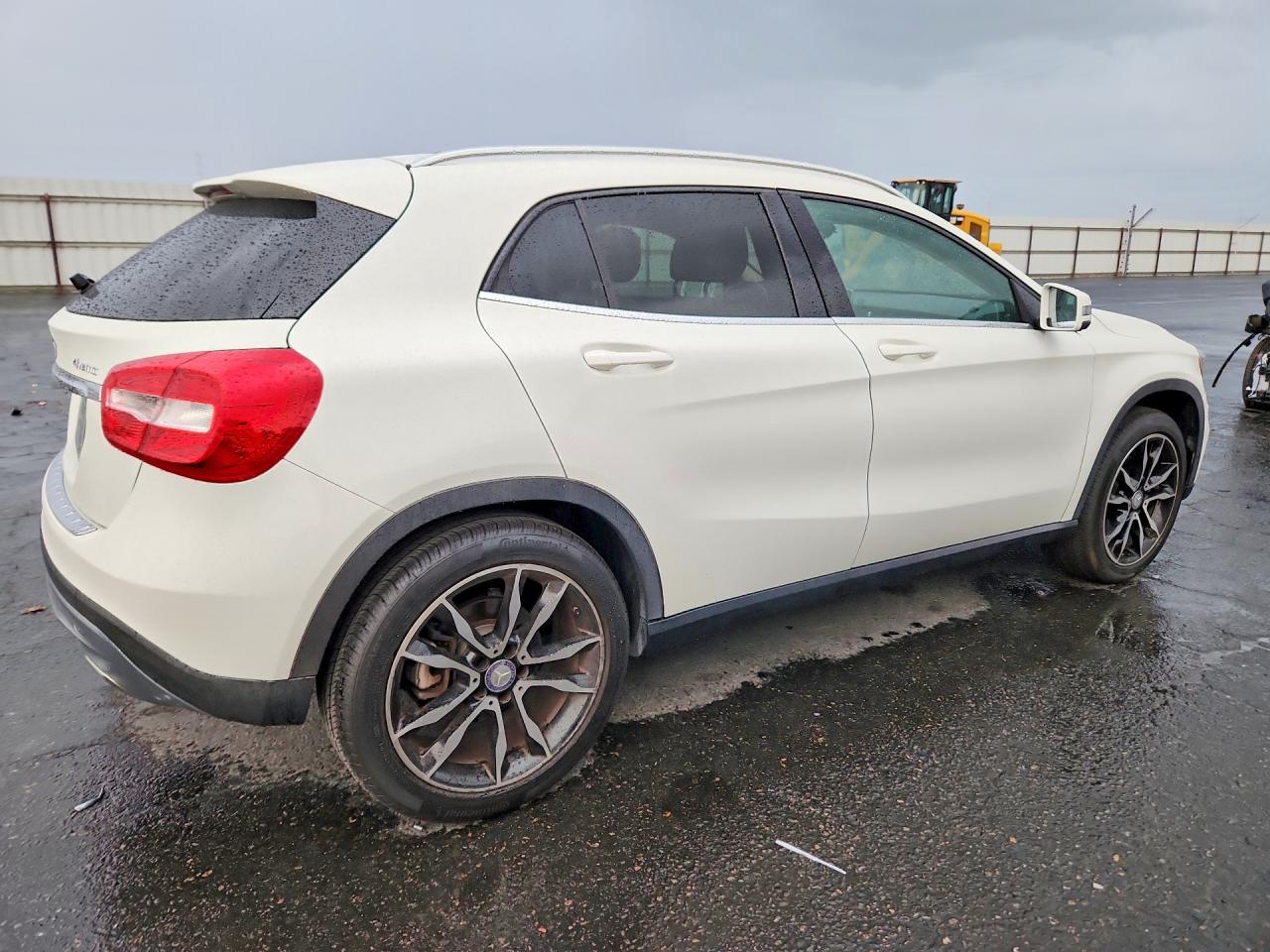 2015 Mercedes-benz Gla 250 4matic White vin: WDCTG4GB6FJ079713