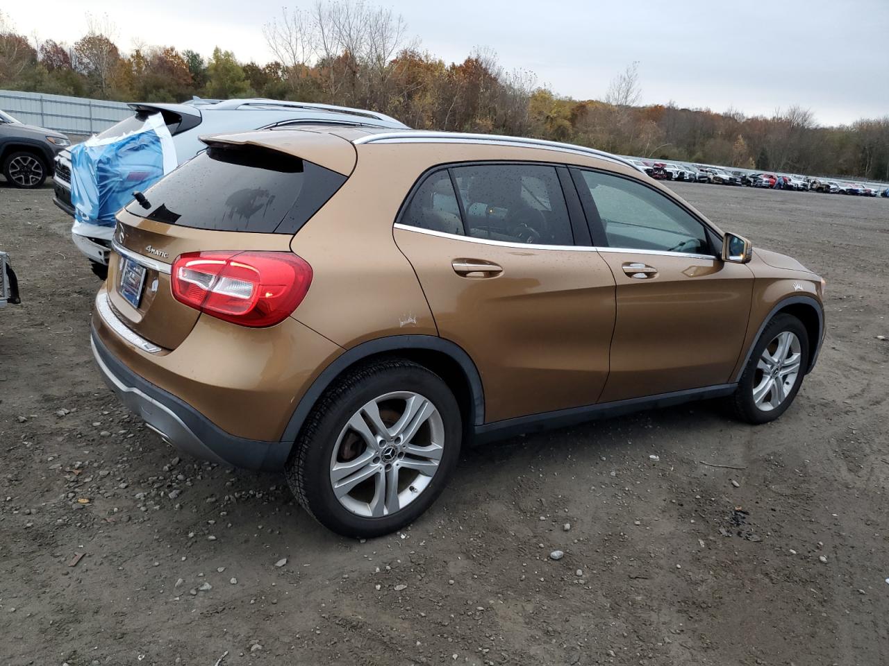2018 Mercedes-benz Gla 250 4matic Золотой vin: WDCTG4GB7JJ457532