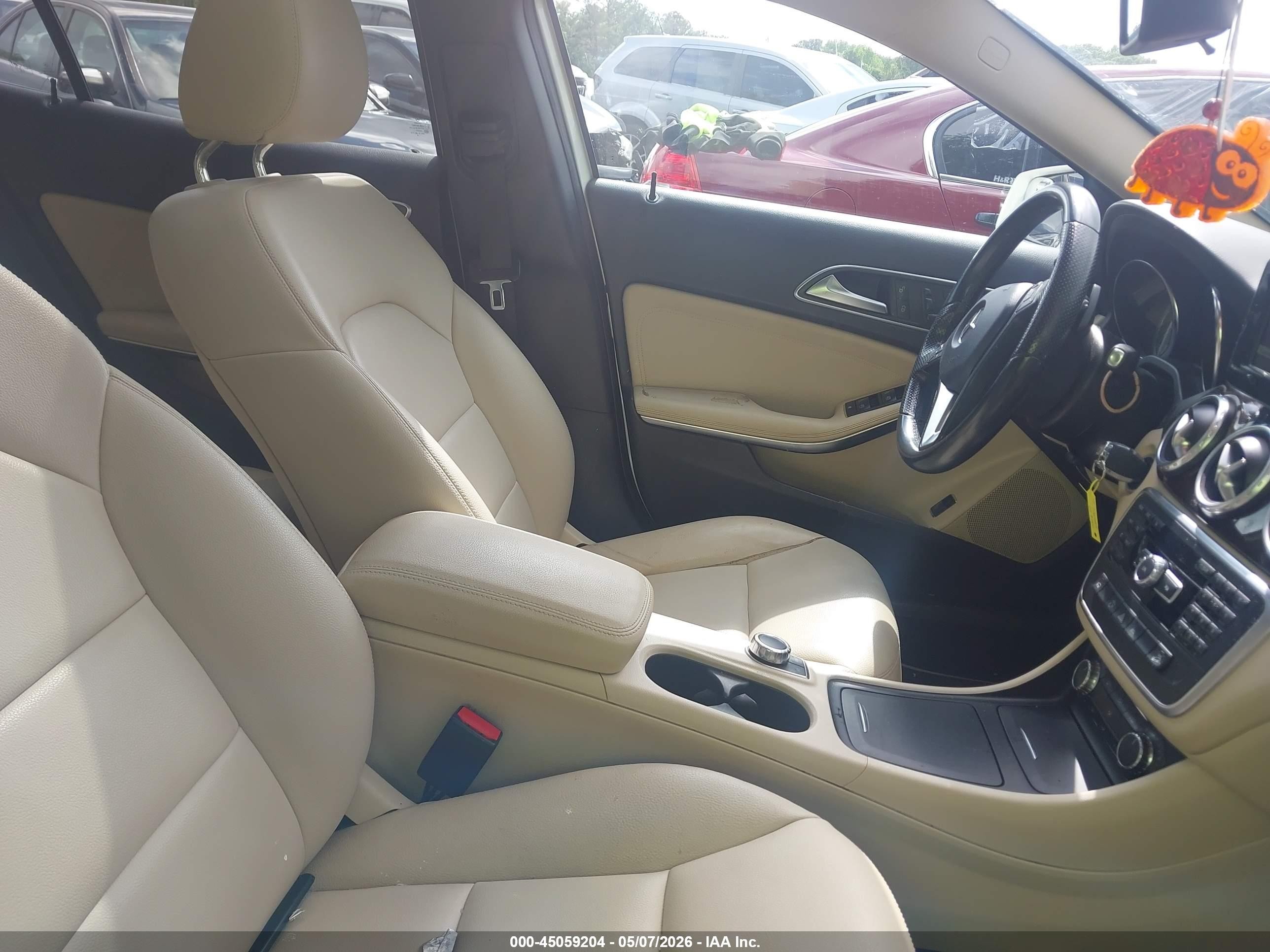 2015 Mercedes-benz Gla 250 4matic Белый vin: WDCTG4GB8FJ040685