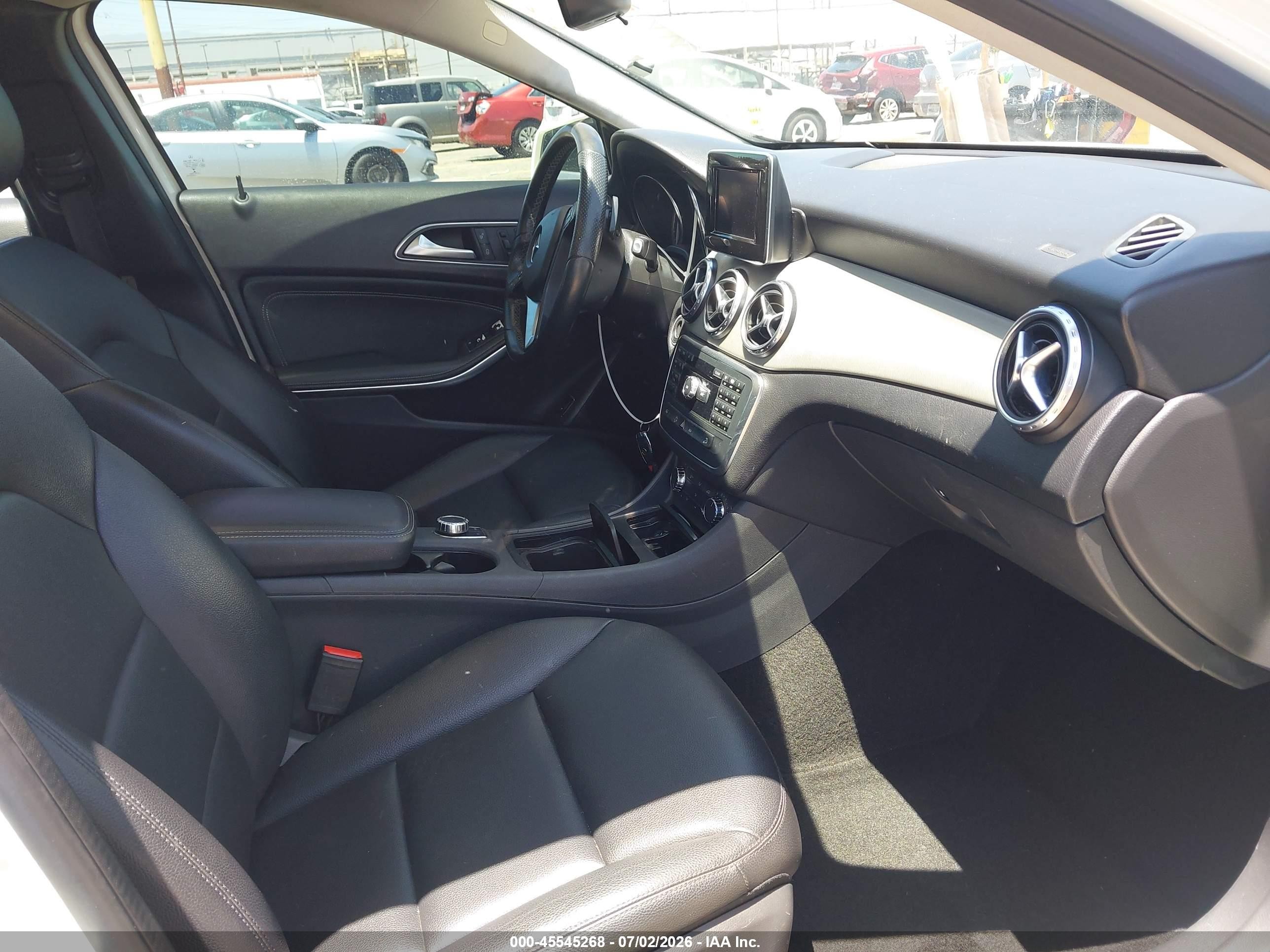 2015 Mercedes-benz Gla 250 4matic White vin: WDCTG4GB8FJ077333