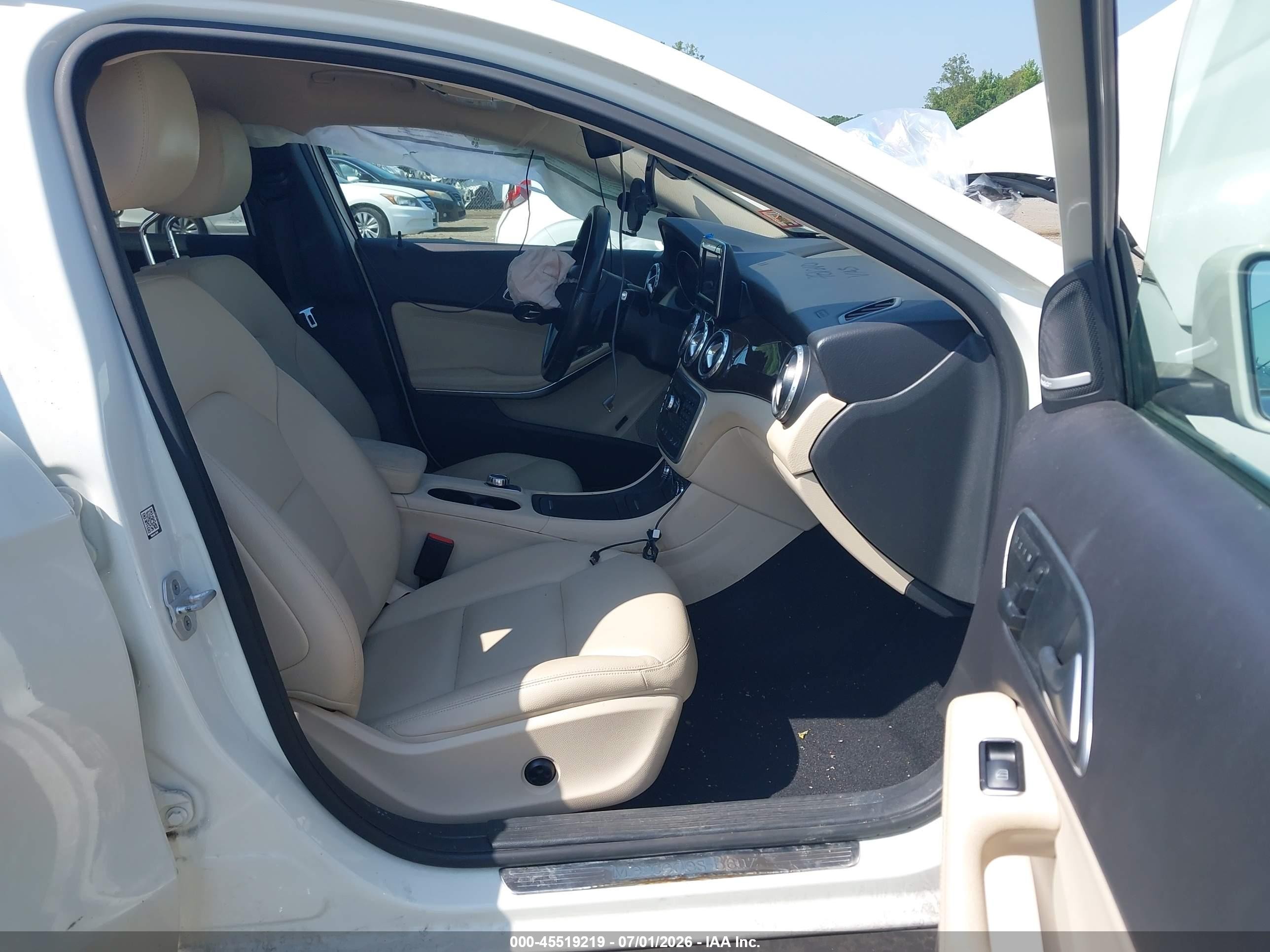 2015 Mercedes-benz Gla 250 4matic White vin: WDCTG4GB8FJ171311