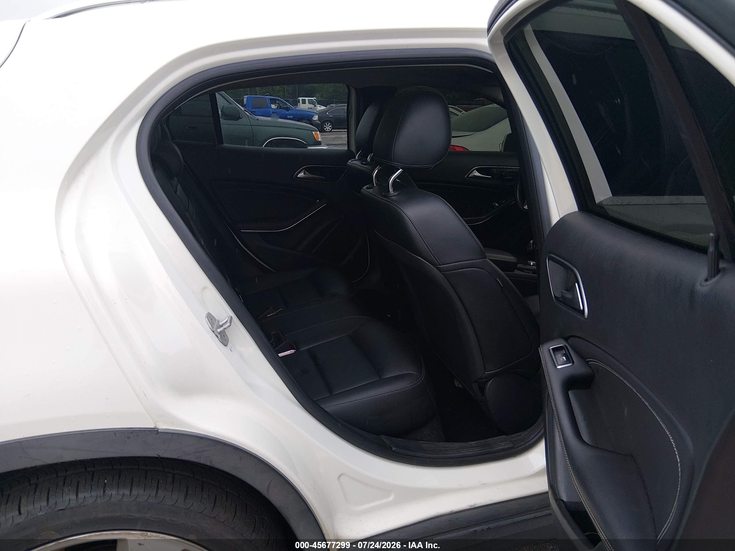 2015 Mercedes-benz Gla 250 4matic White vin: WDCTG4GBXFJ117945
