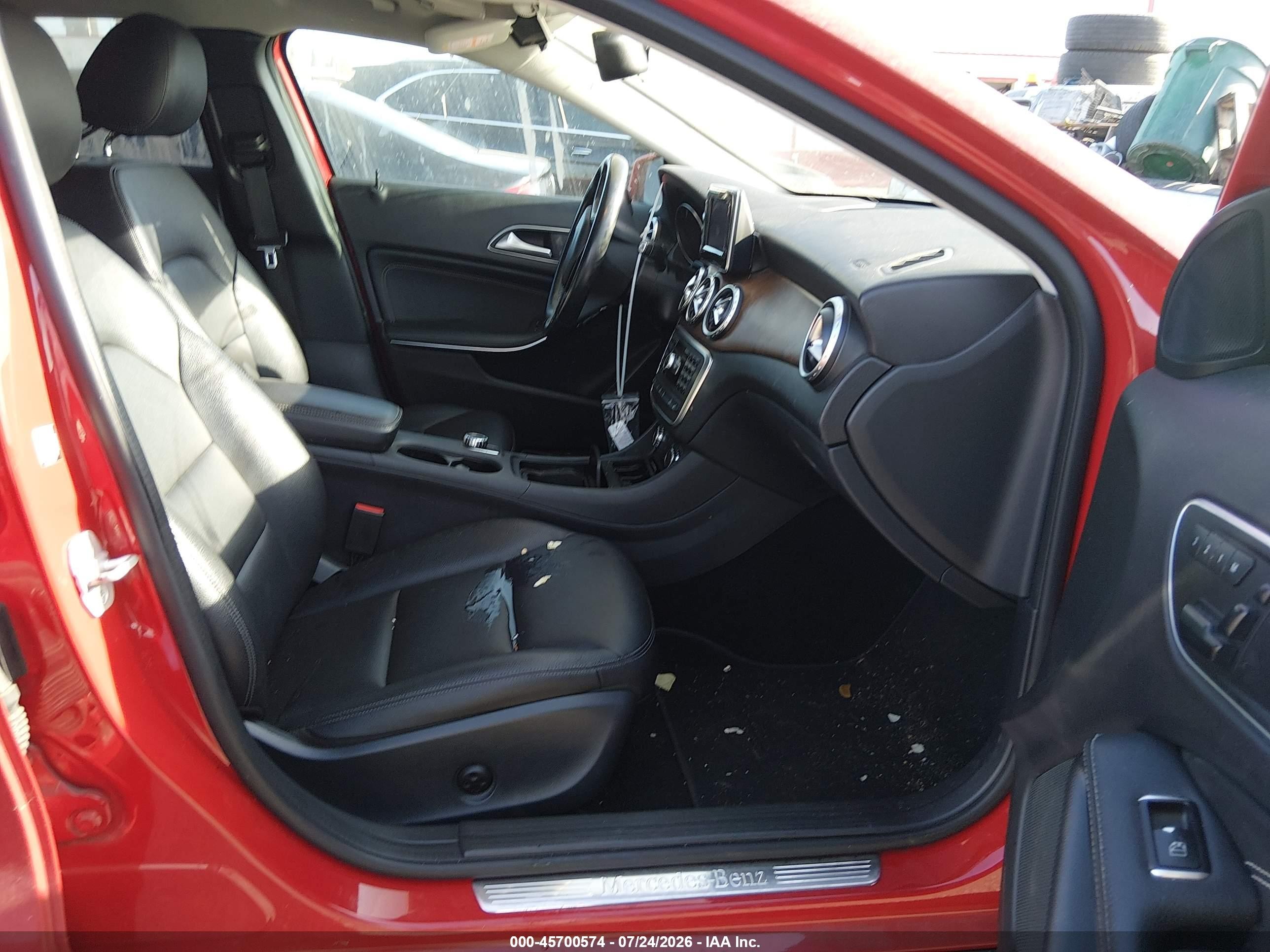 2015 Mercedes-benz Gla 250 4matic Red vin: WDCTG4GBXFJ167910