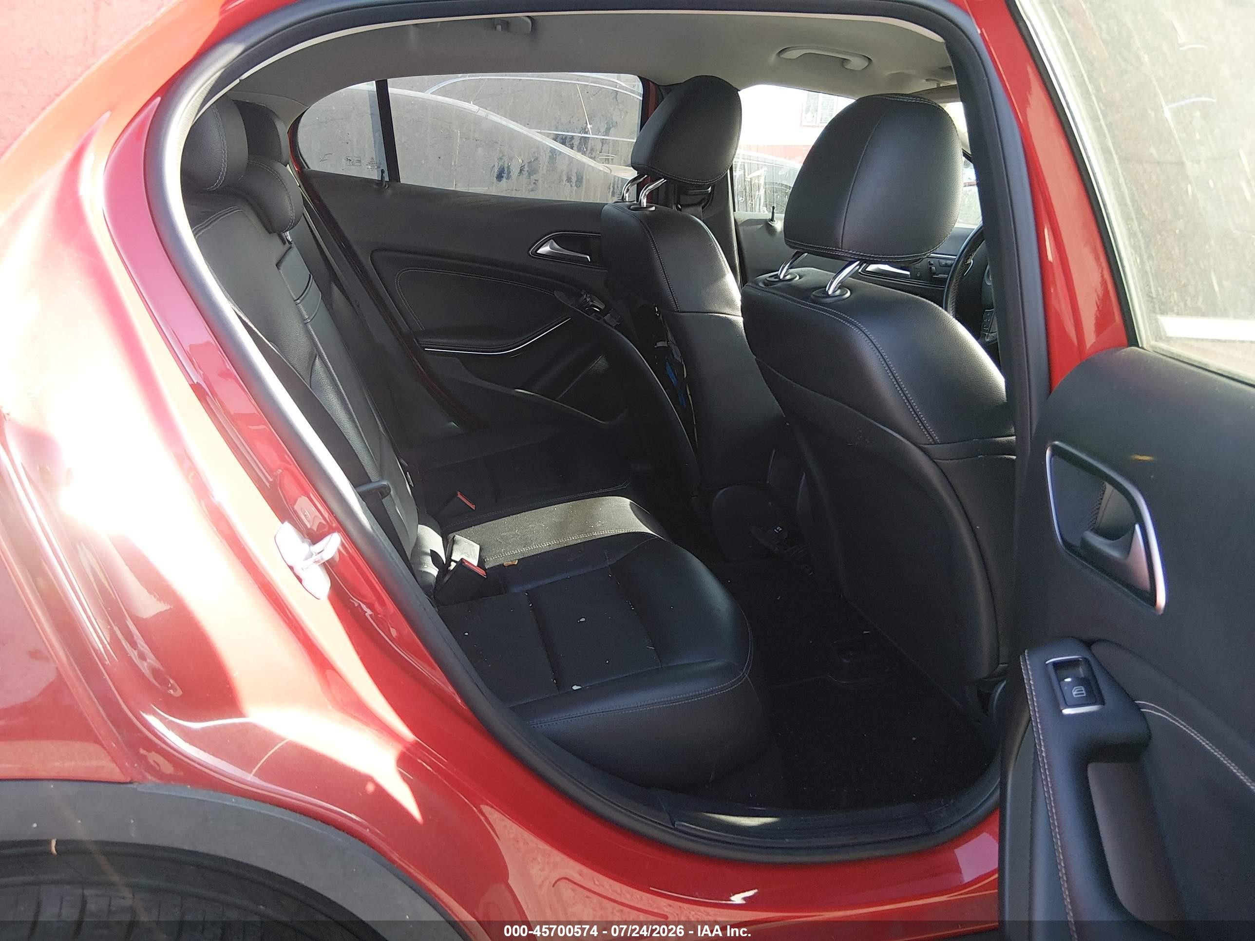 2015 Mercedes-benz Gla 250 4matic Red vin: WDCTG4GBXFJ167910
