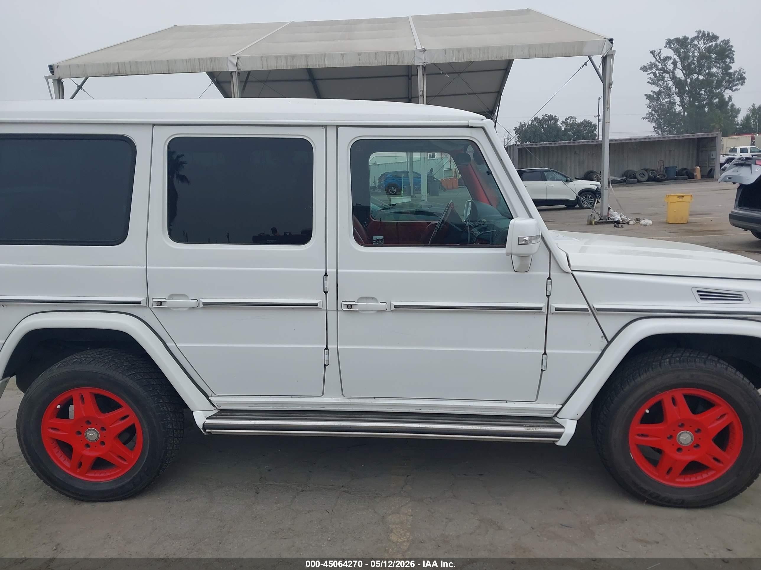 2003 Mercedes-benz G 500   White vin: WDCYR49E33X135218