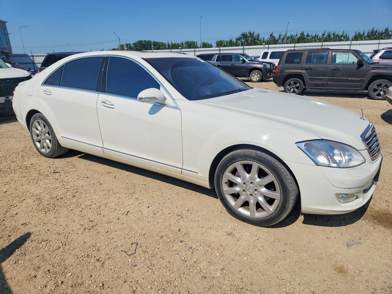 2007 Mercedes-benz S550 White vin: WDD2211711A142286