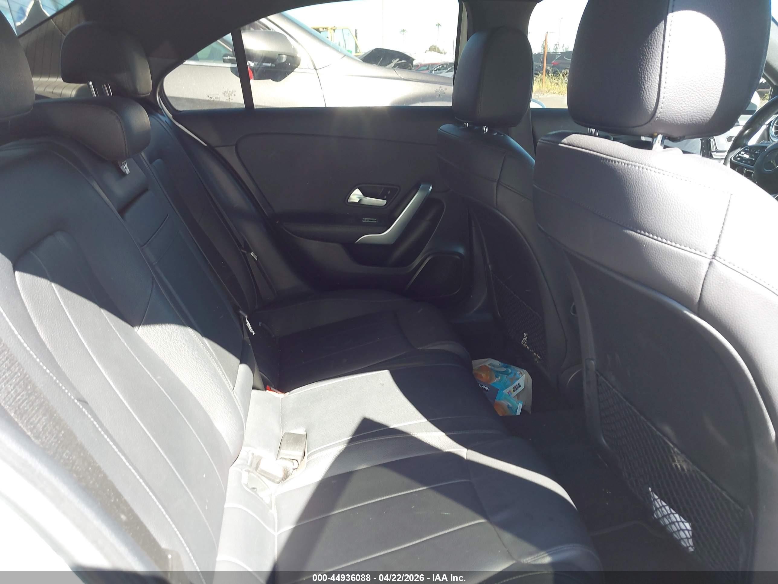 2019 Mercedes-benz A 220   Белый vin: WDD3G4EB8KW011800