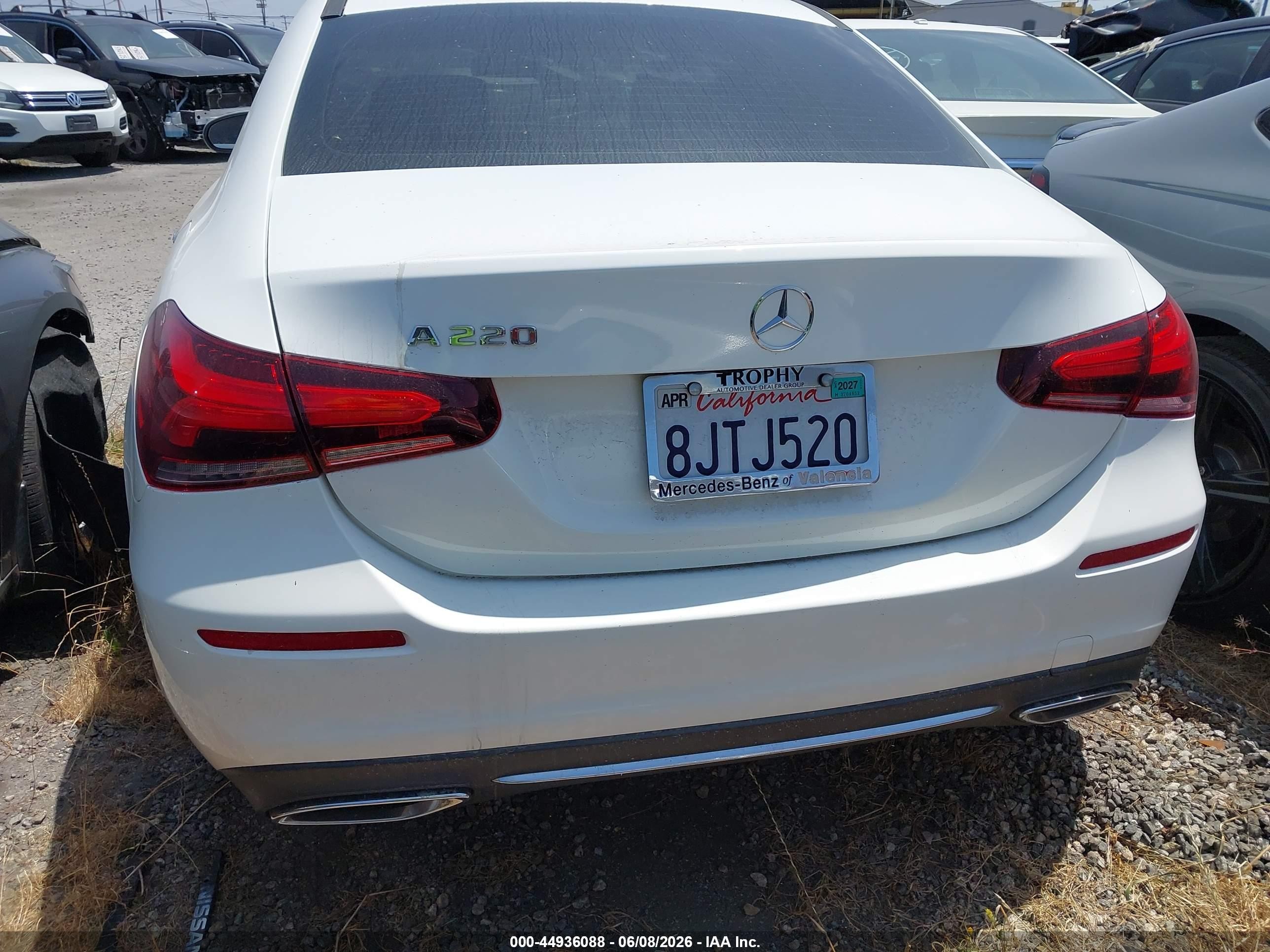2019 Mercedes-benz A 220   Белый vin: WDD3G4EB8KW011800