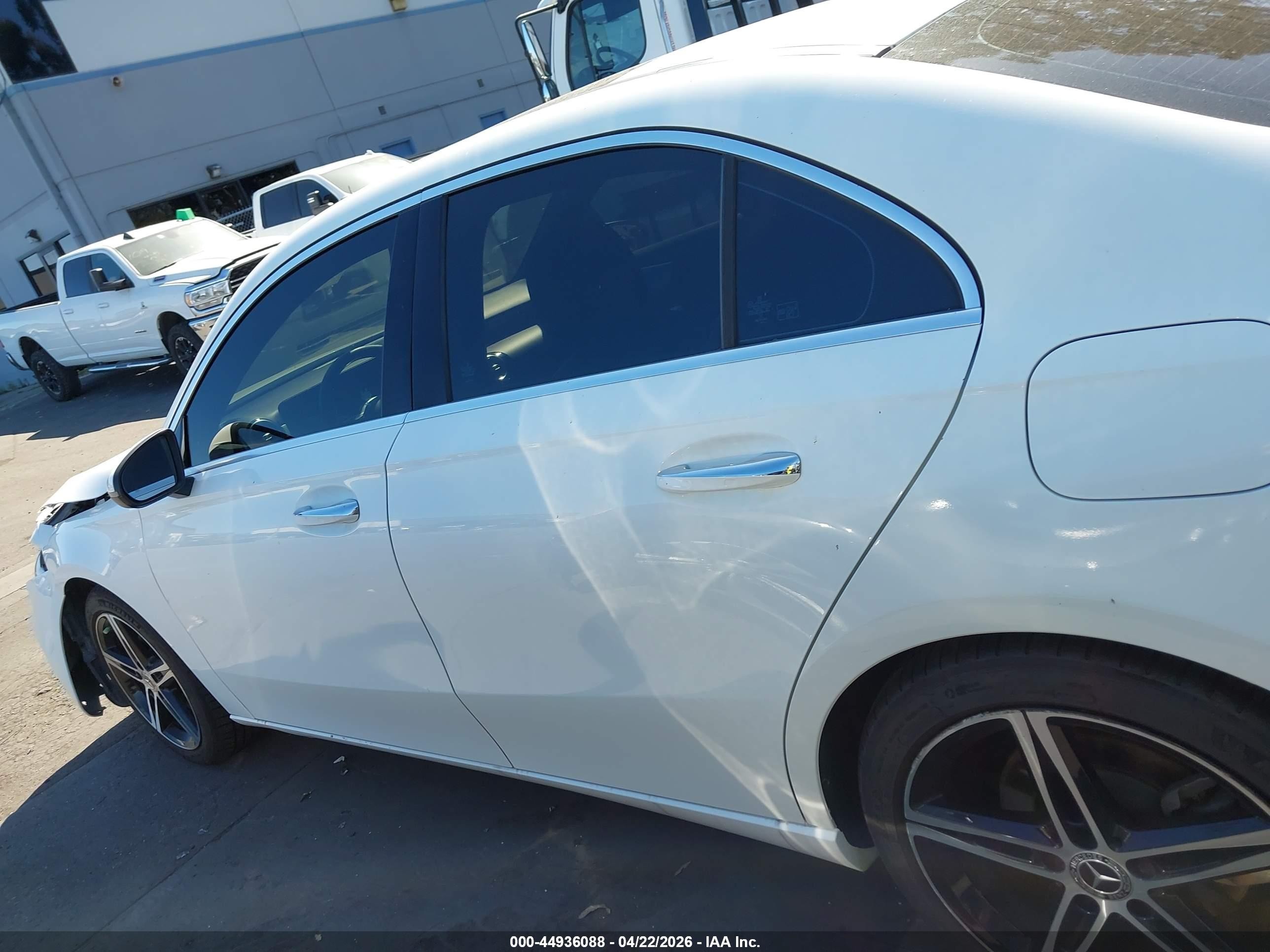 2019 Mercedes-benz A 220   Белый vin: WDD3G4EB8KW011800