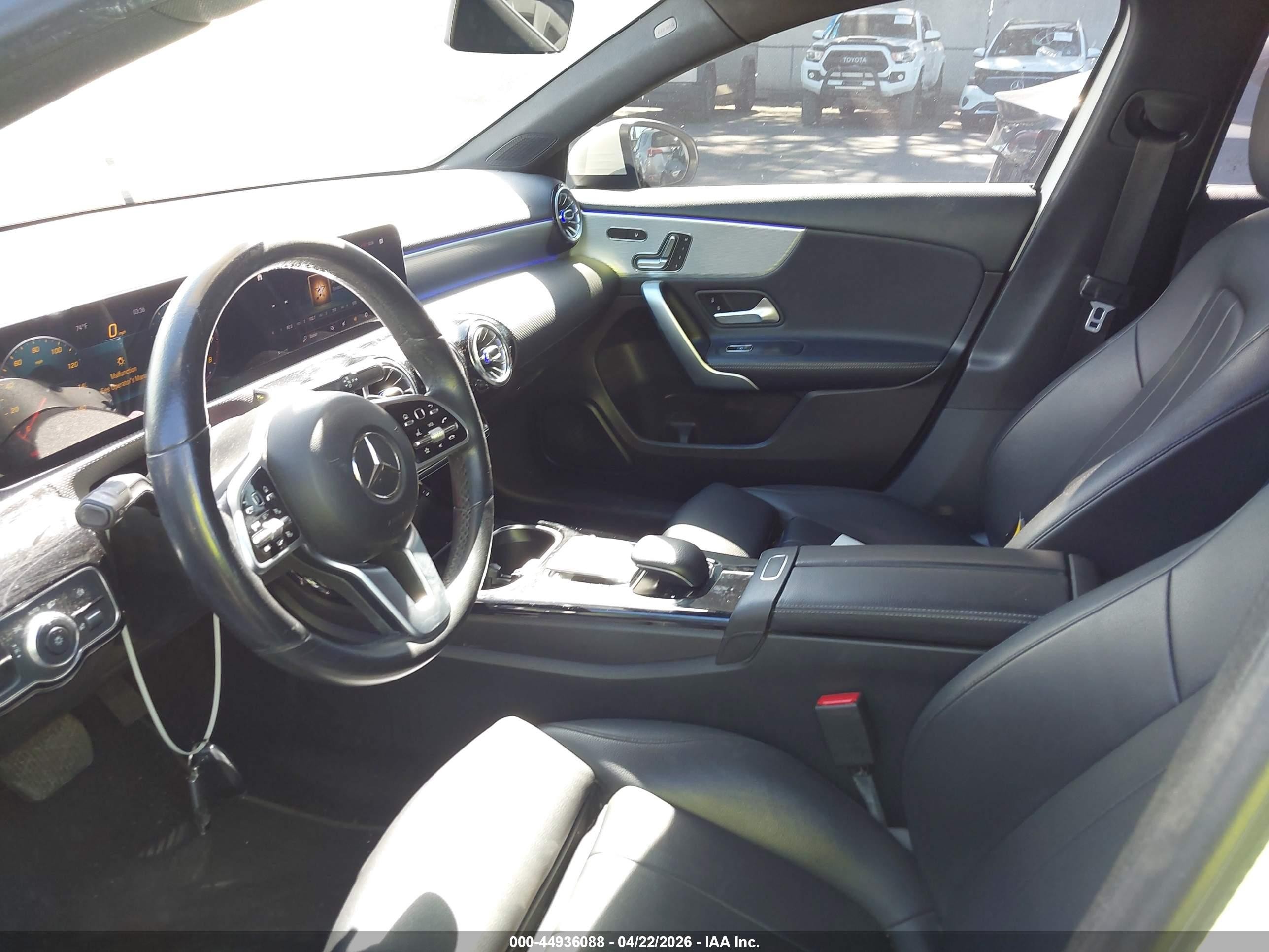 2019 Mercedes-benz A 220   Белый vin: WDD3G4EB8KW011800