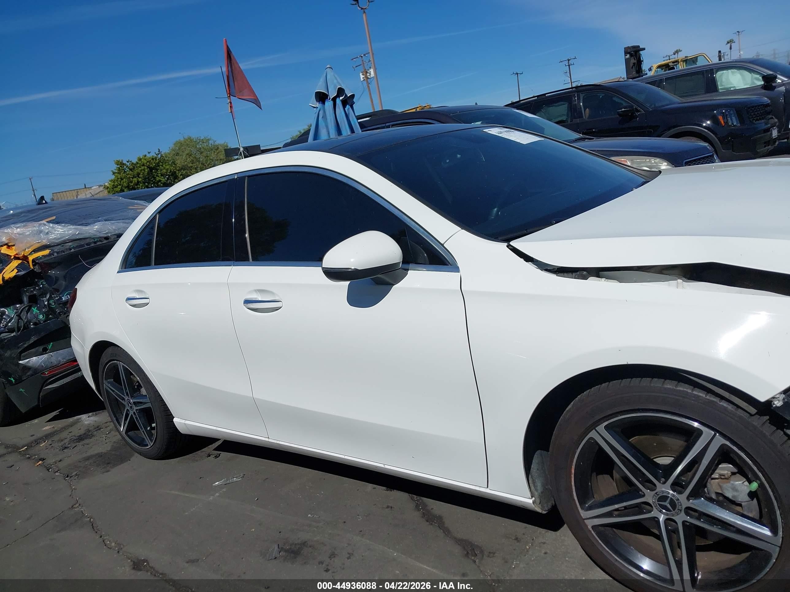 2019 Mercedes-benz A 220   Белый vin: WDD3G4EB8KW011800
