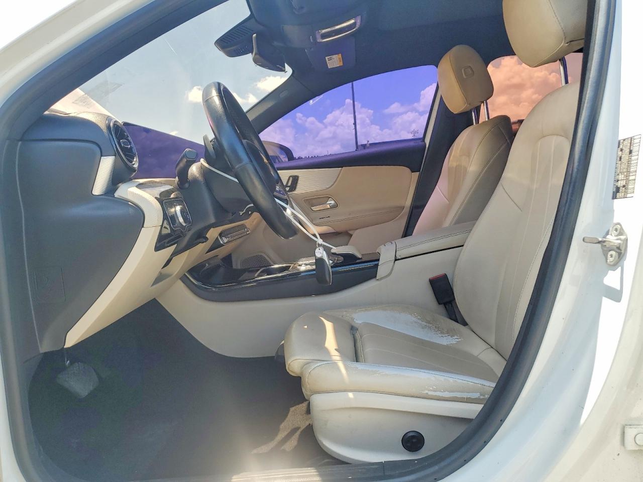 2019 Mercedes-benz A 220 White vin: WDD3G4EB9KW026225