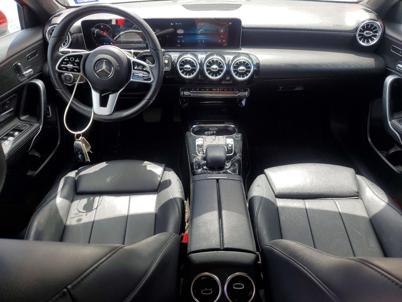 2019 Mercedes-benz A-class Red vin: WDD3G4EBXKW015802