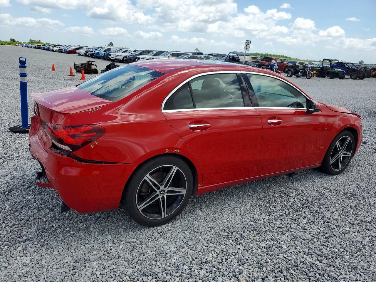 2019 Mercedes-benz A-class Red vin: WDD3G4EBXKW015802