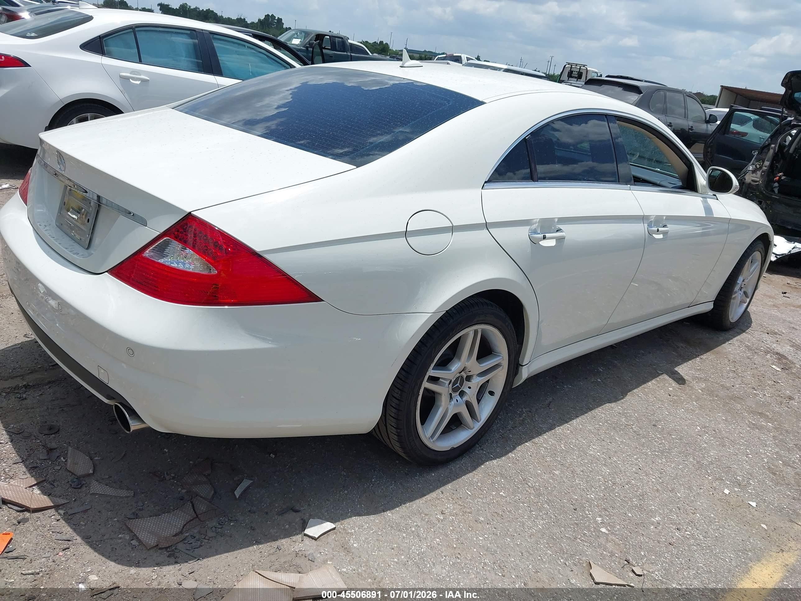 2007 Mercedes-benz Cls 550   White vin: WDDDJ72X07A102488