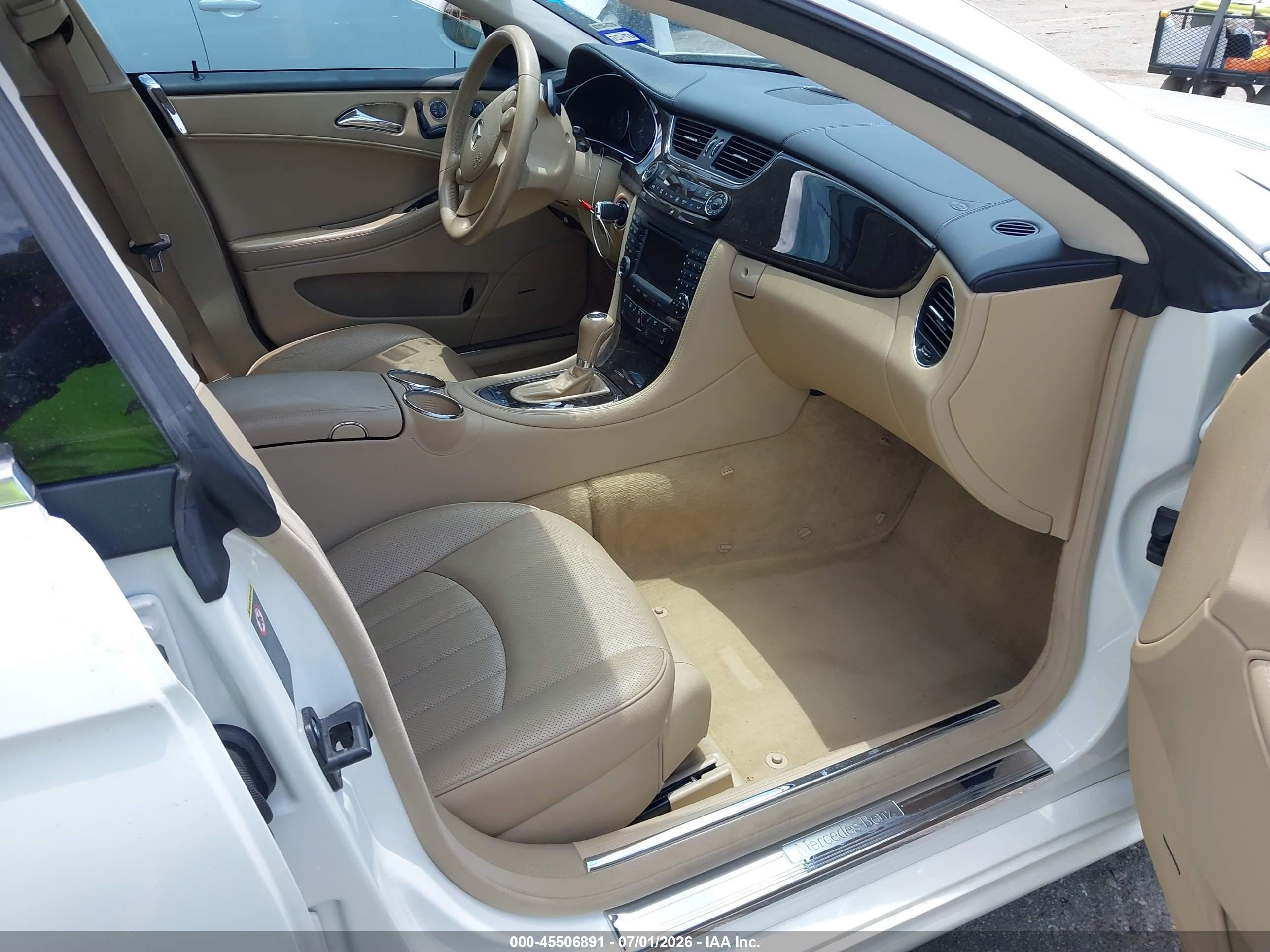 2007 Mercedes-benz Cls 550   White vin: WDDDJ72X07A102488