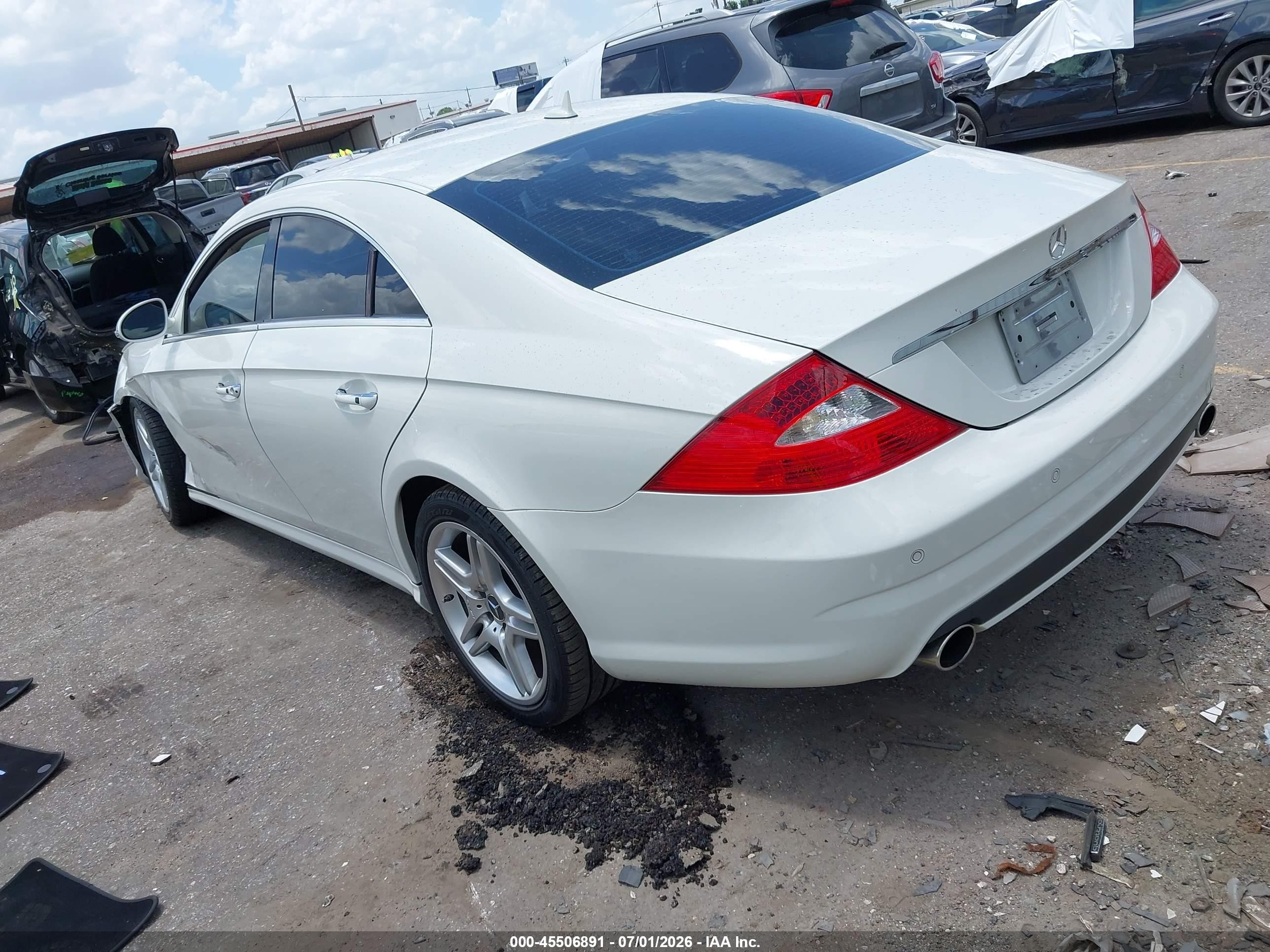 2007 Mercedes-benz Cls 550   White vin: WDDDJ72X07A102488