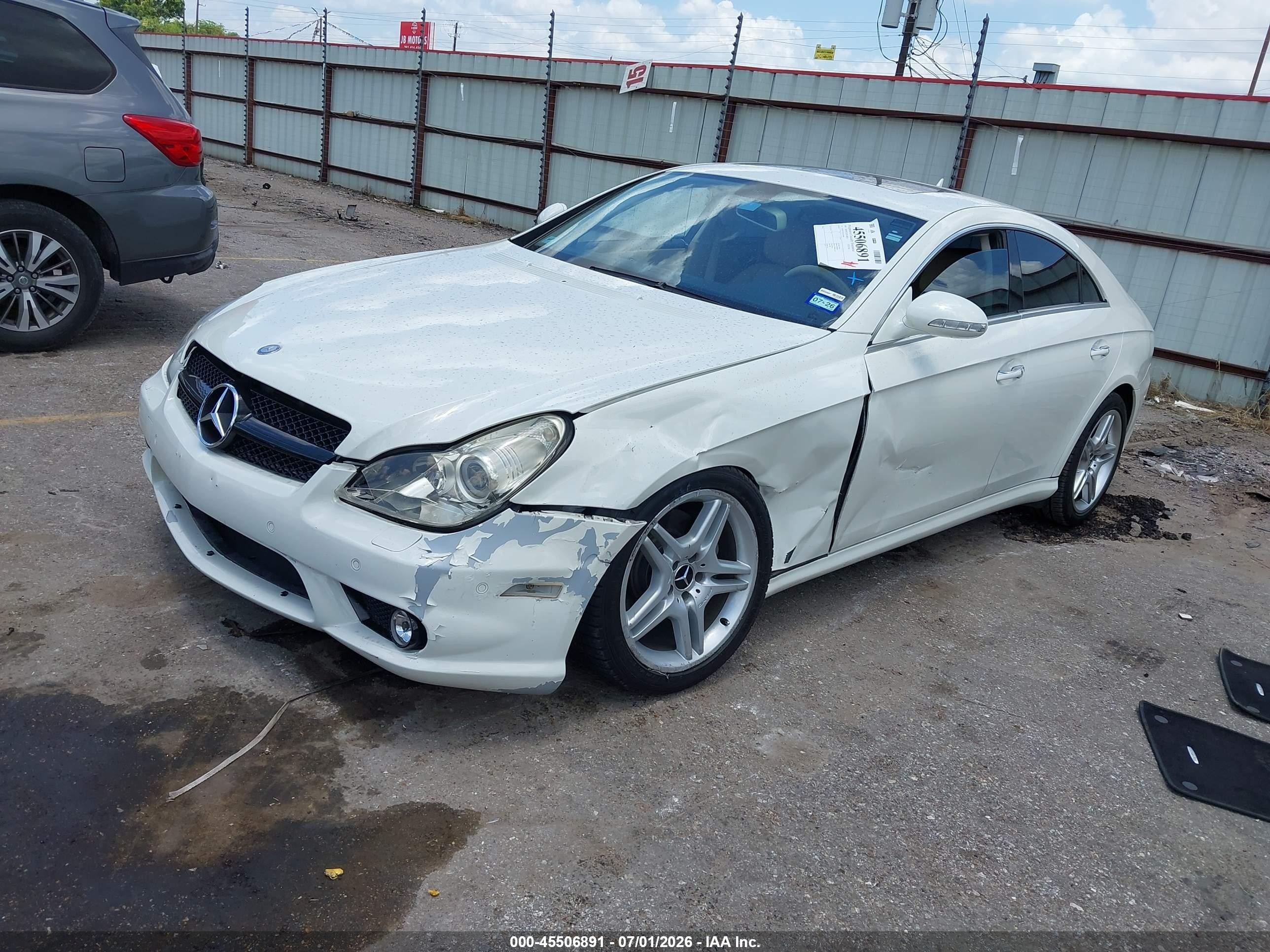 2007 Mercedes-benz Cls 550   White vin: WDDDJ72X07A102488