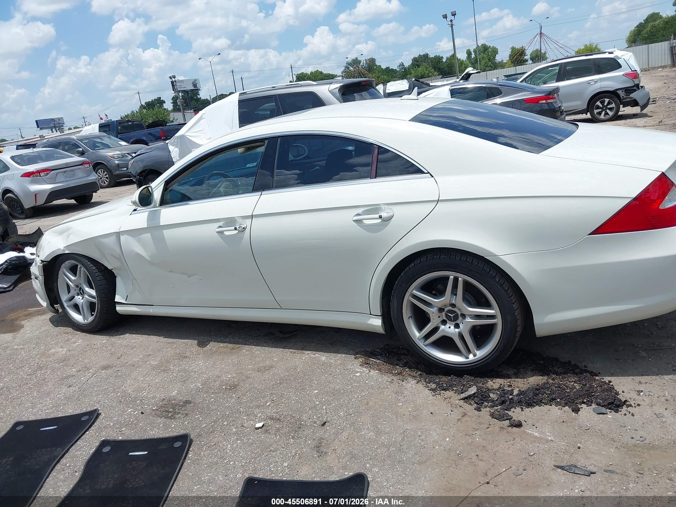 2007 Mercedes-benz Cls 550   White vin: WDDDJ72X07A102488
