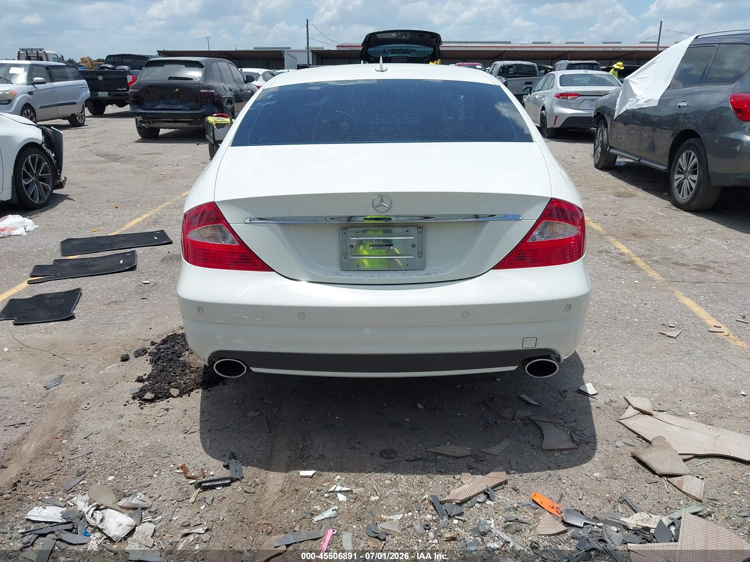 2007 Mercedes-benz Cls 550   White vin: WDDDJ72X07A102488
