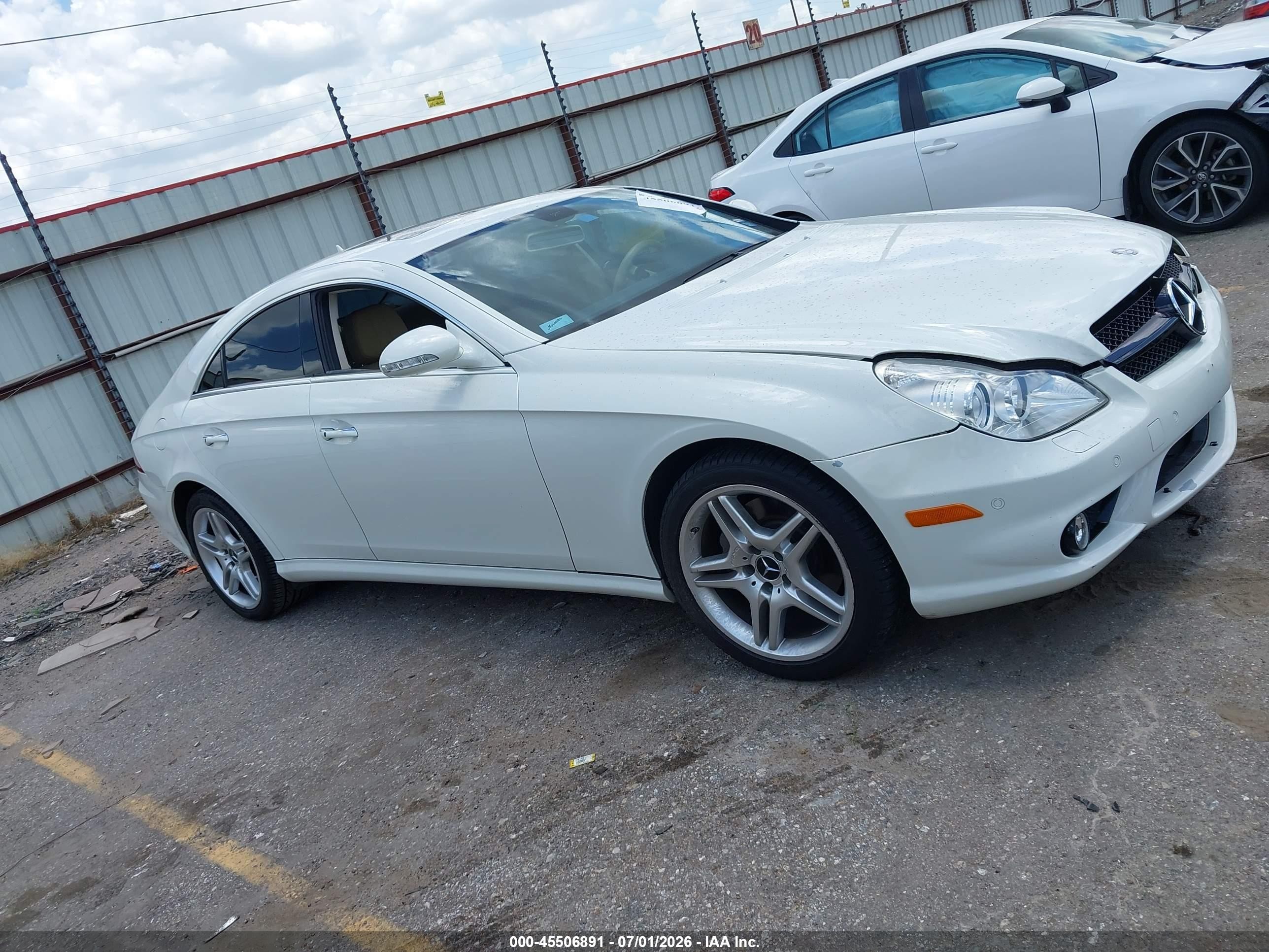 2007 Mercedes-benz Cls 550   White vin: WDDDJ72X07A102488