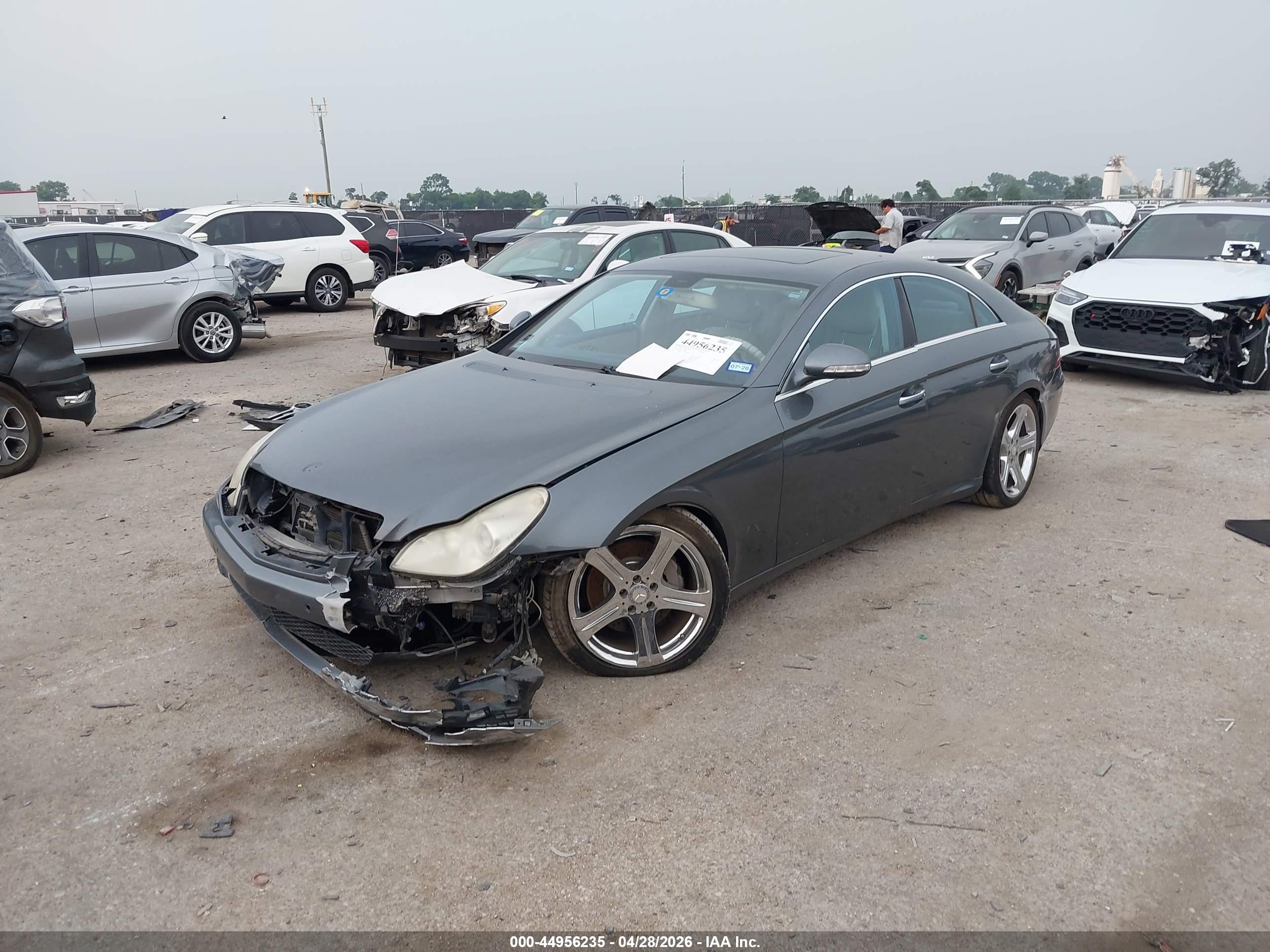2008 Mercedes-benz Cls 550   Серый vin: WDDDJ72X38A133817