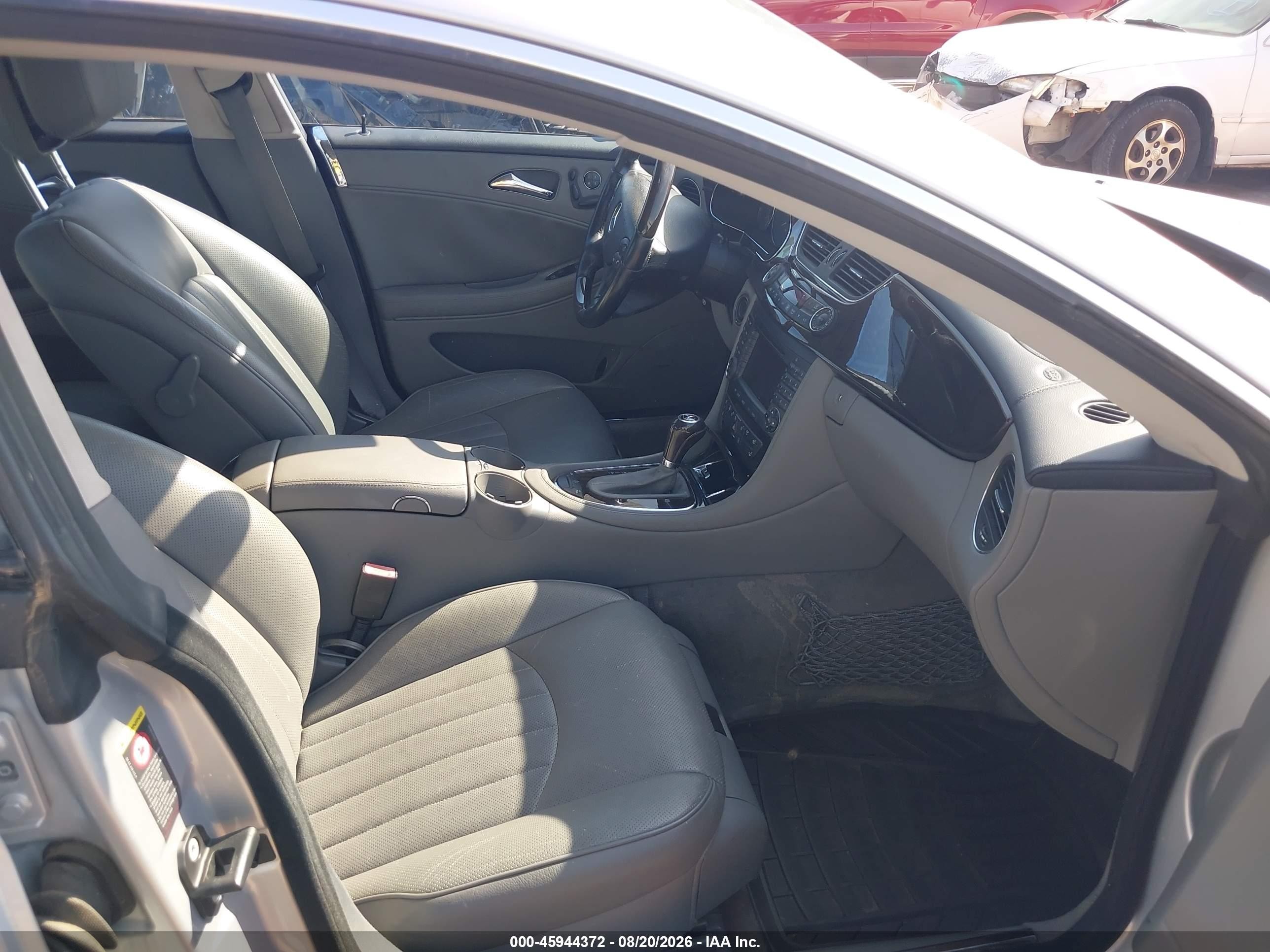 2008 Mercedes-benz Cls 550   Silver vin: WDDDJ72X58A117618