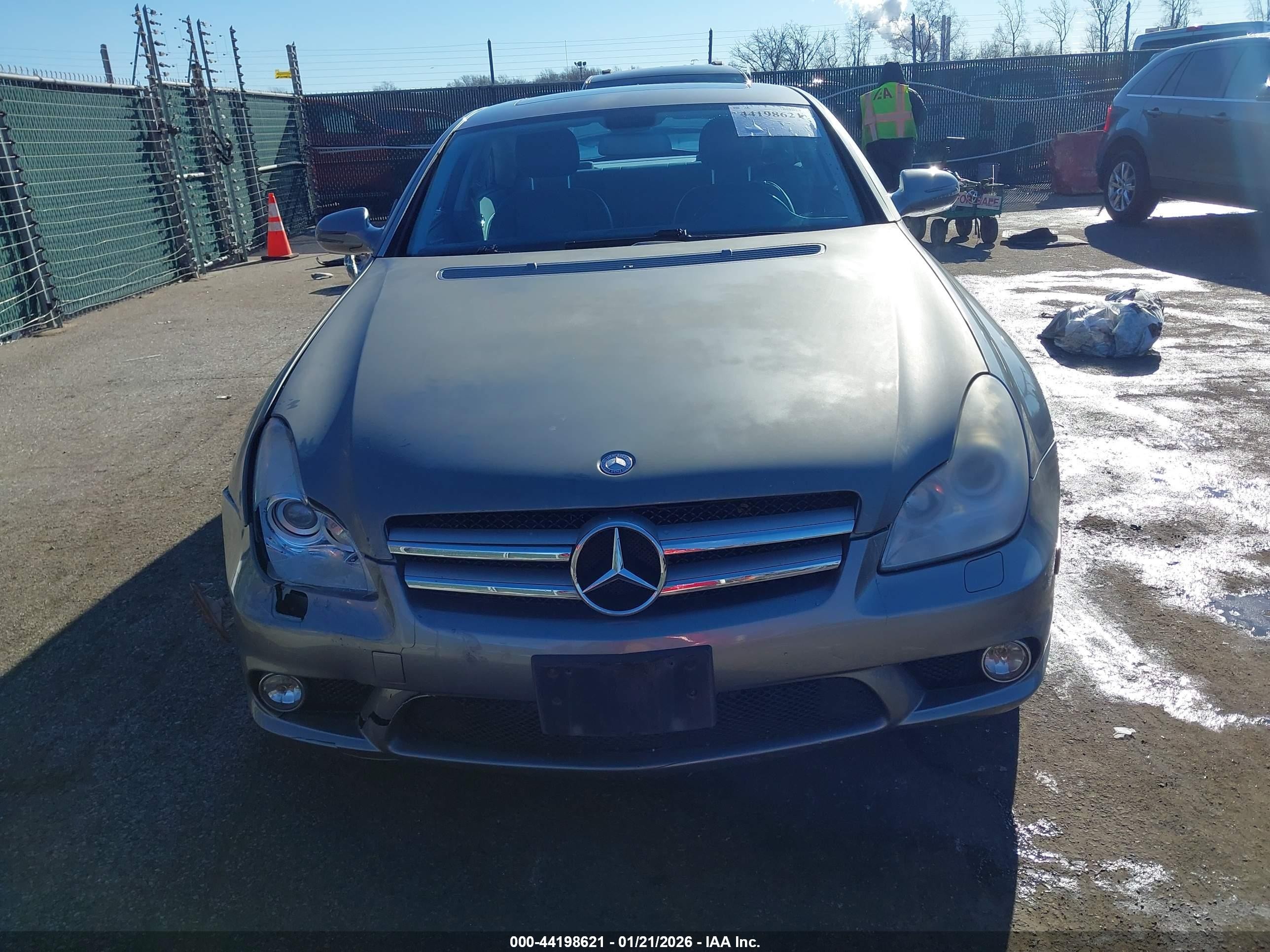 2010 Mercedes-benz Cls 550   Silver vin: WDDDJ7CB3AA163490