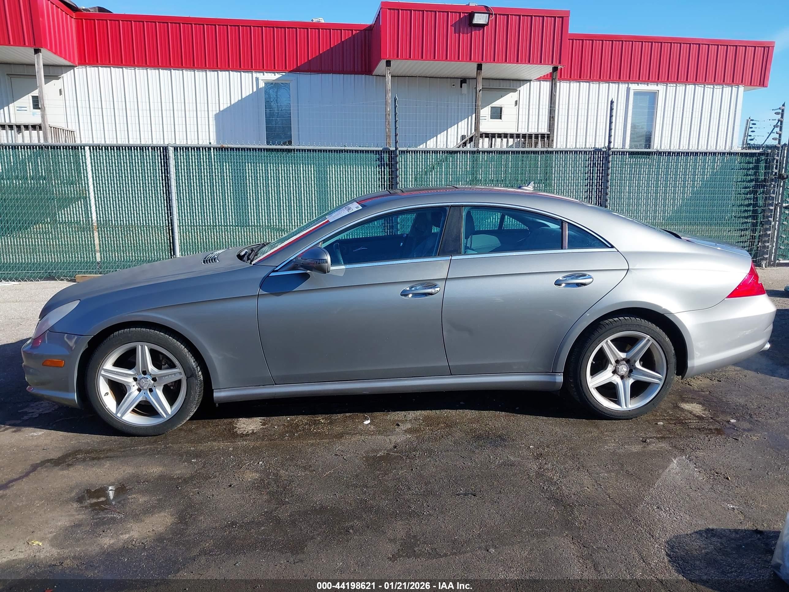 2010 Mercedes-benz Cls 550   Silver vin: WDDDJ7CB3AA163490