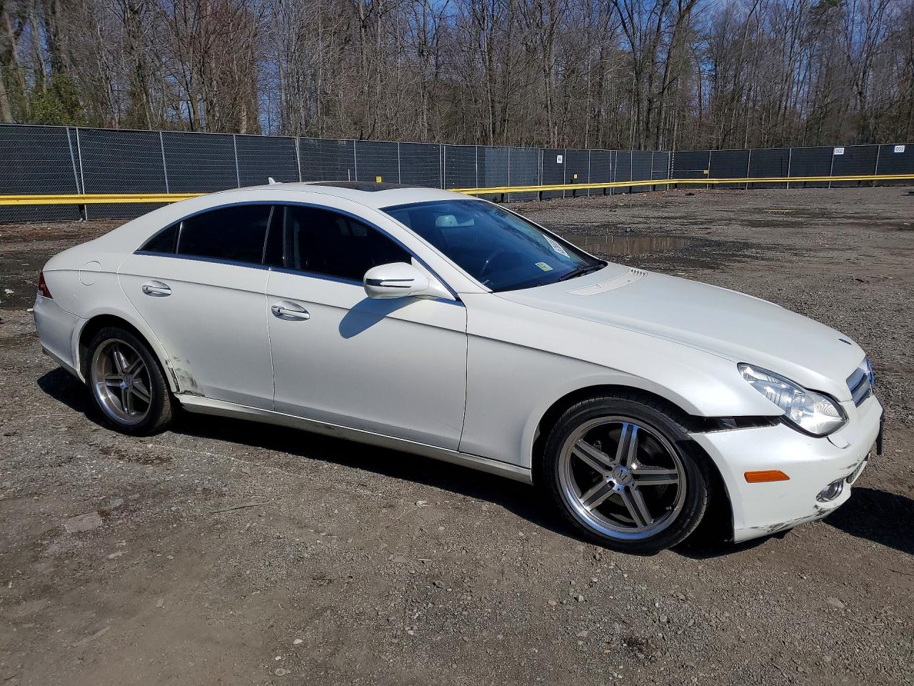 2010 Mercedes-benz Cls 550 White vin: WDDDJ7CB7AA164495