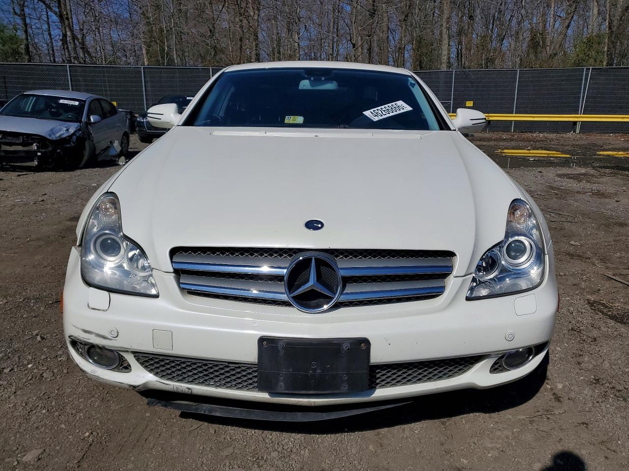 2010 Mercedes-benz Cls 550 White vin: WDDDJ7CB7AA164495