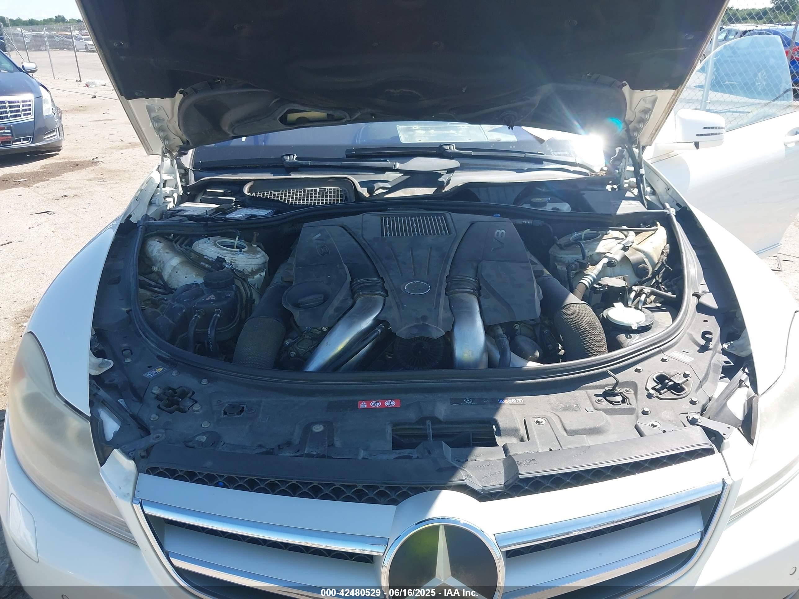 2012 Mercedes-benz Cl 550 4matic White vin: WDDEJ9EB3CA028686
