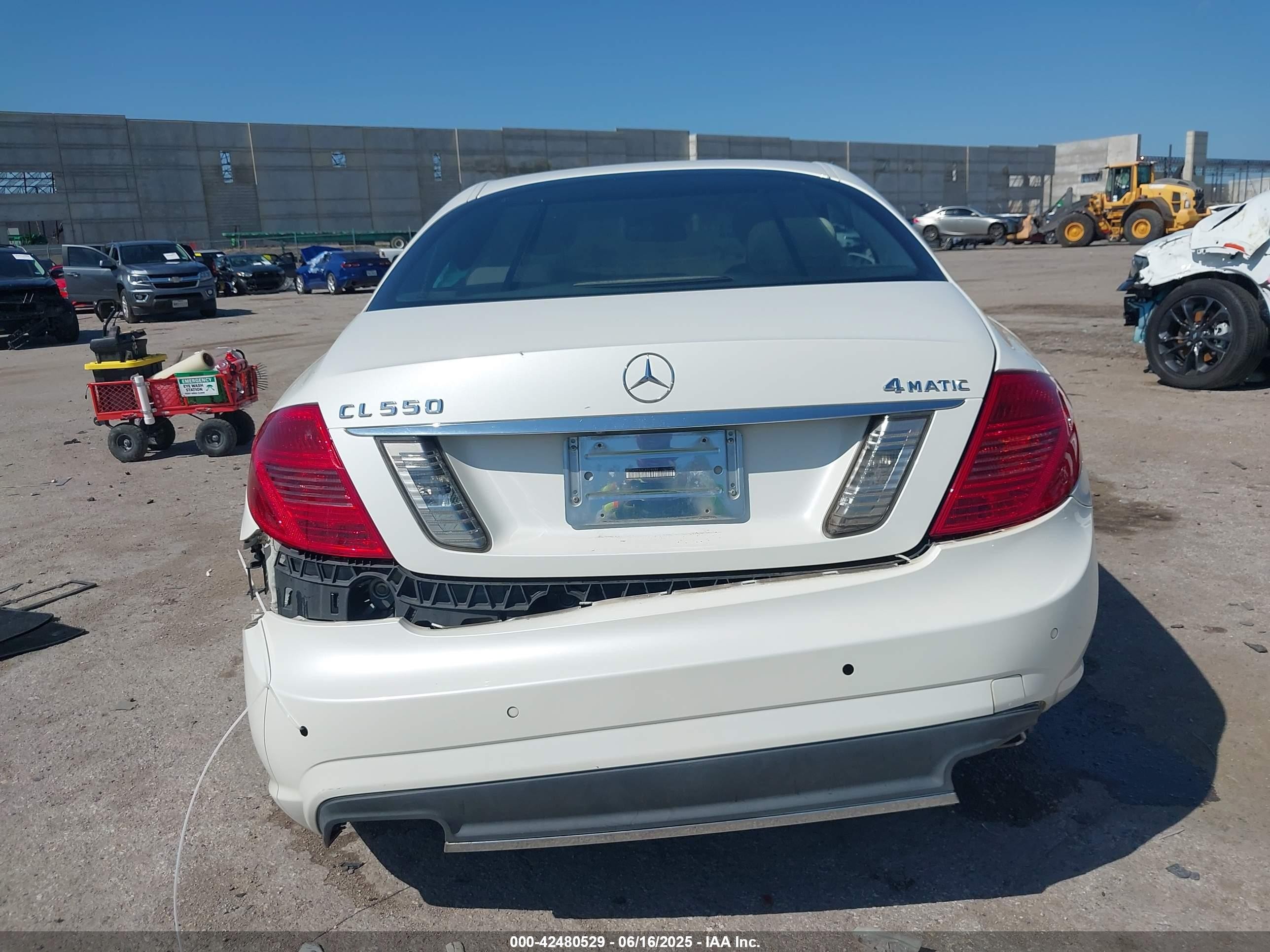 2012 Mercedes-benz Cl 550 4matic White vin: WDDEJ9EB3CA028686