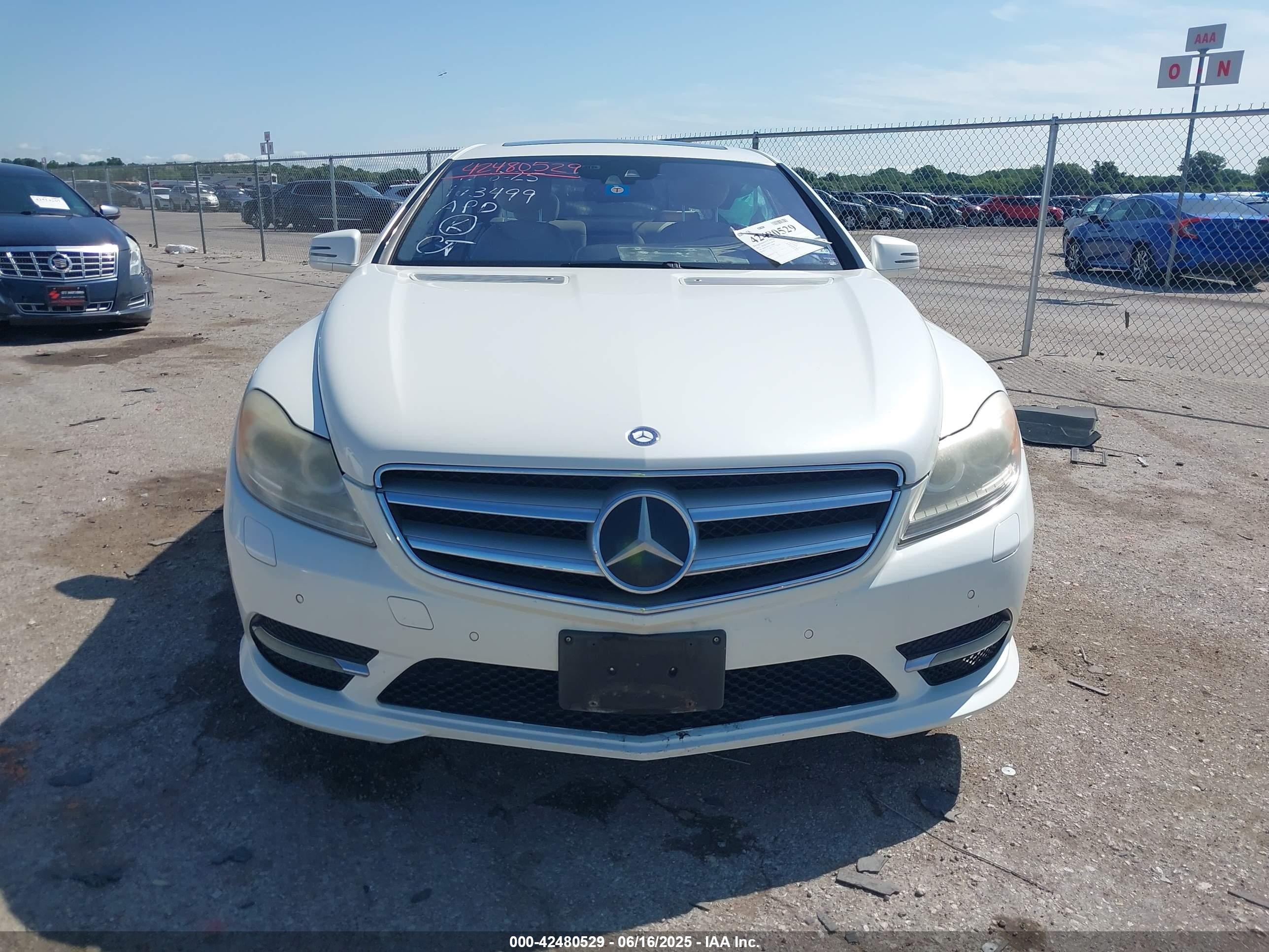2012 Mercedes-benz Cl 550 4matic White vin: WDDEJ9EB3CA028686