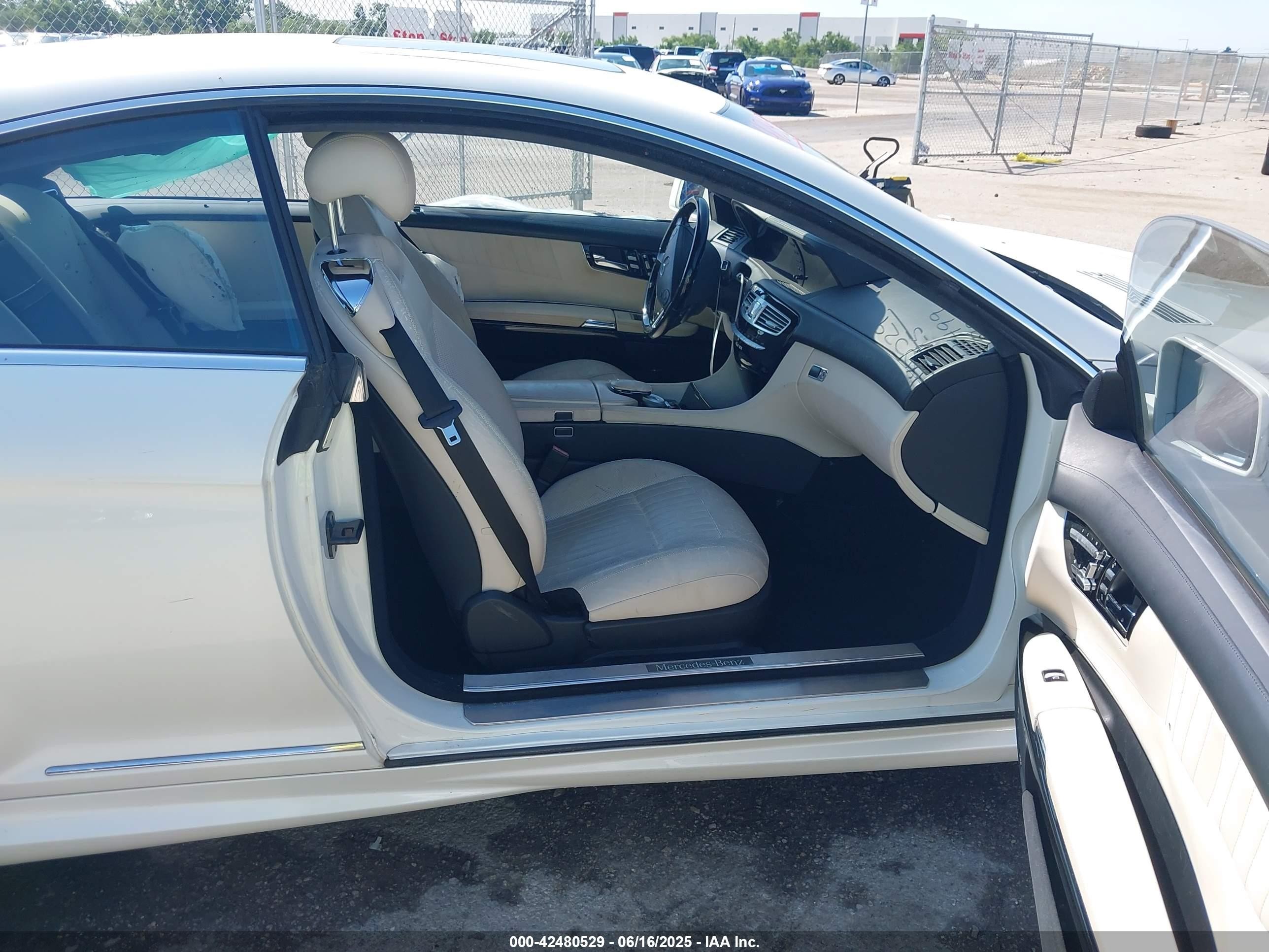 2012 Mercedes-benz Cl 550 4matic White vin: WDDEJ9EB3CA028686