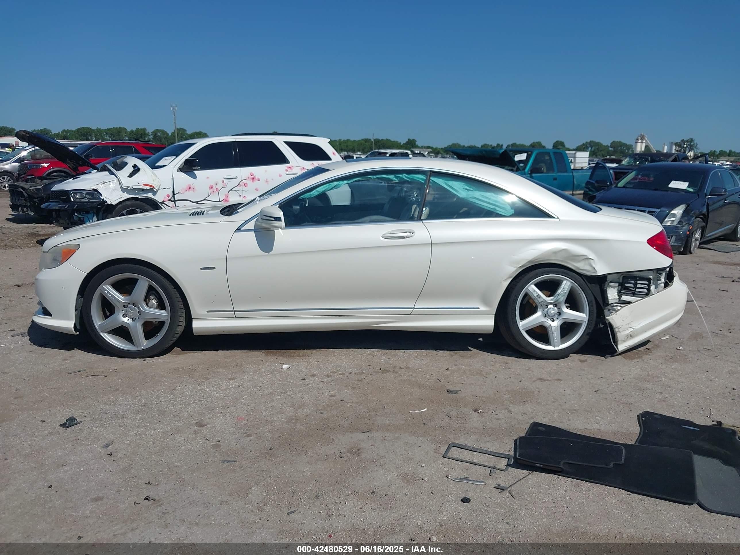 2012 Mercedes-benz Cl 550 4matic White vin: WDDEJ9EB3CA028686