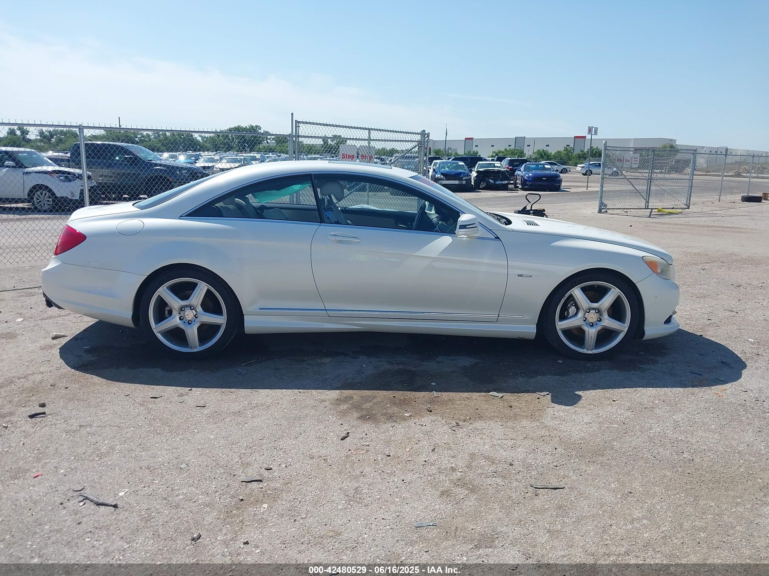 2012 Mercedes-benz Cl 550 4matic White vin: WDDEJ9EB3CA028686