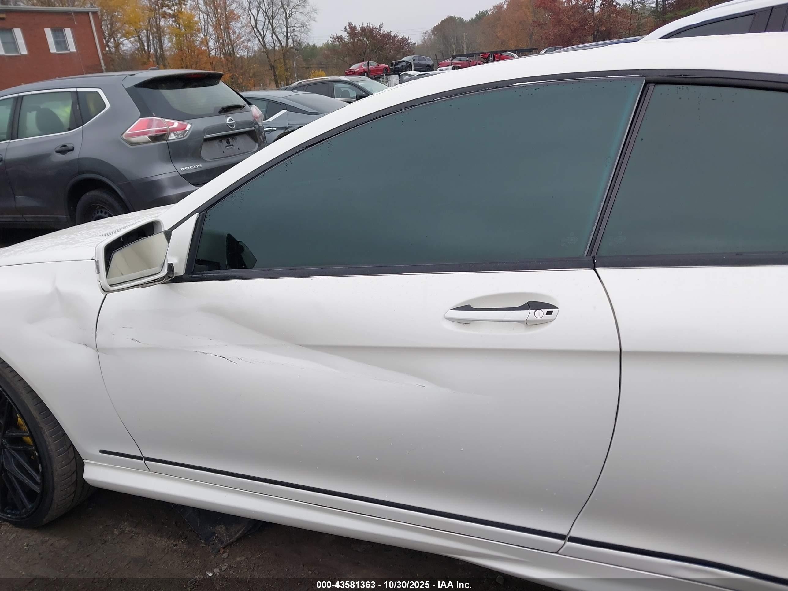 2011 Mercedes-benz Cl 550 4matic White vin: WDDEJ9EB5BA026811