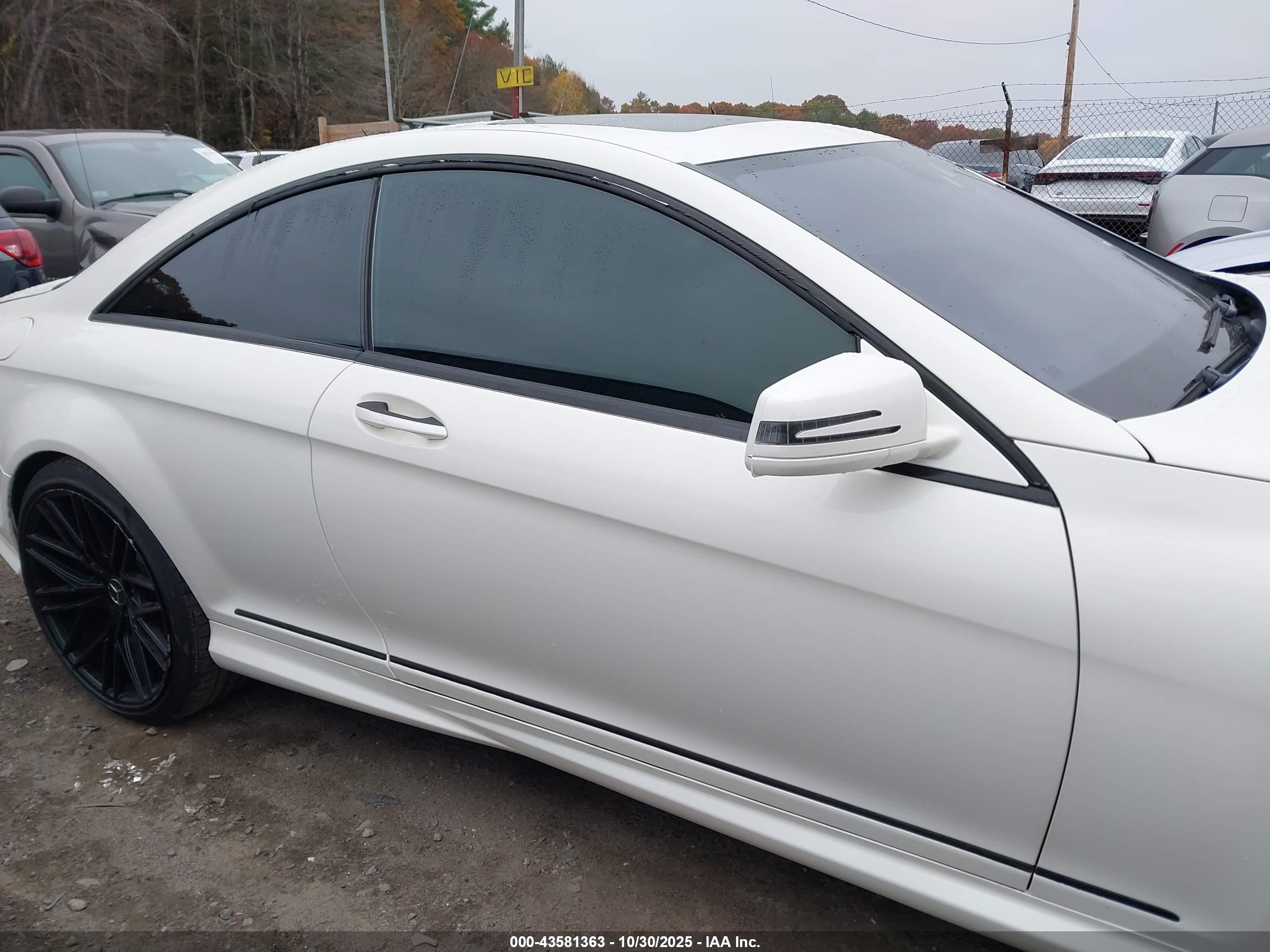 2011 Mercedes-benz Cl 550 4matic White vin: WDDEJ9EB5BA026811
