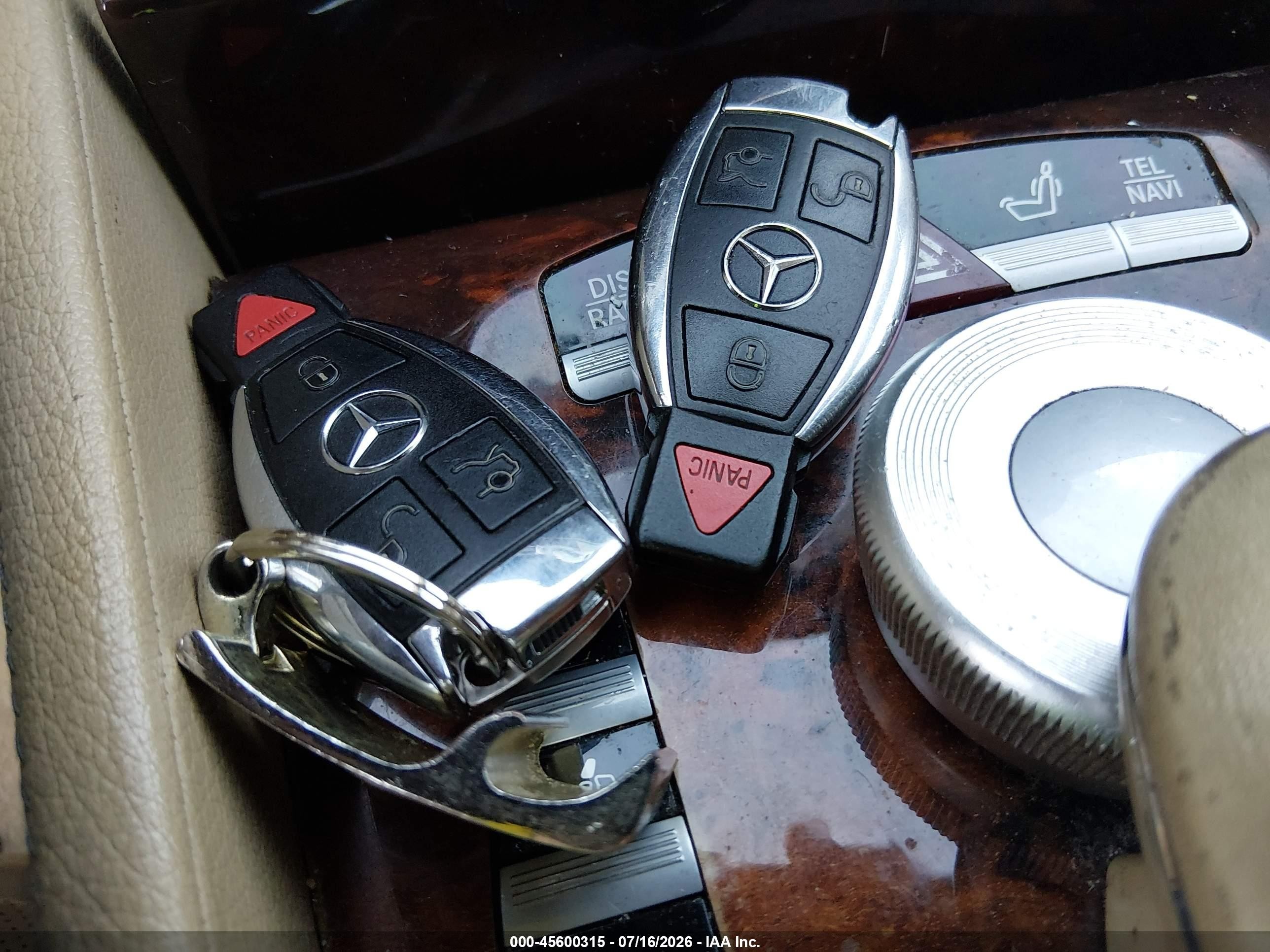 2011 Mercedes-benz Cl 550 4matic White vin: WDDEJ9EB9BA027203