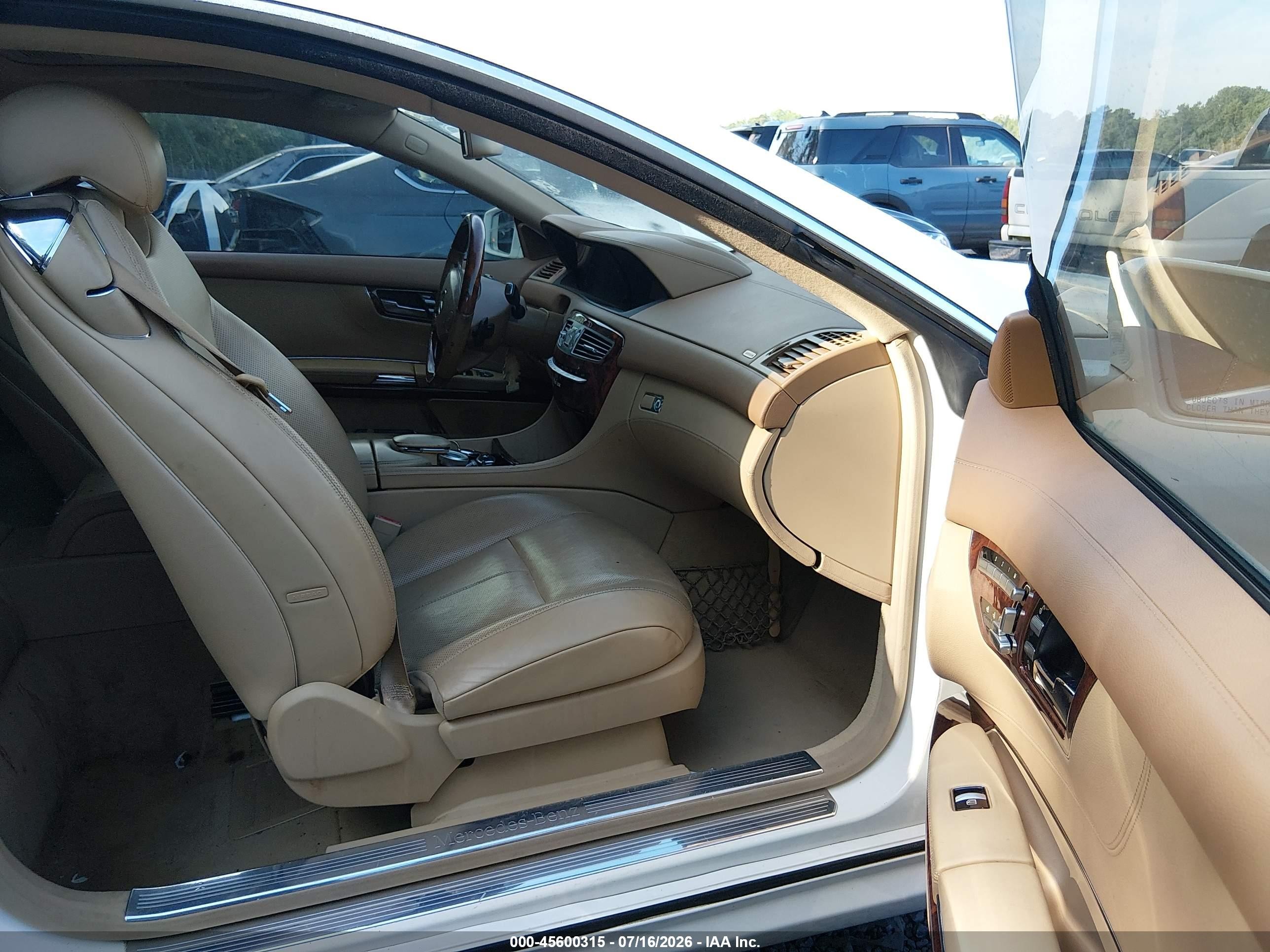 2011 Mercedes-benz Cl 550 4matic White vin: WDDEJ9EB9BA027203