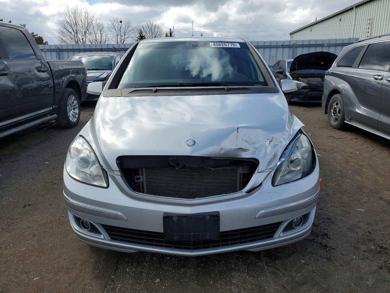 2008 Mercedes Benz B200 Silver vin: WDDFH33XX8J305935