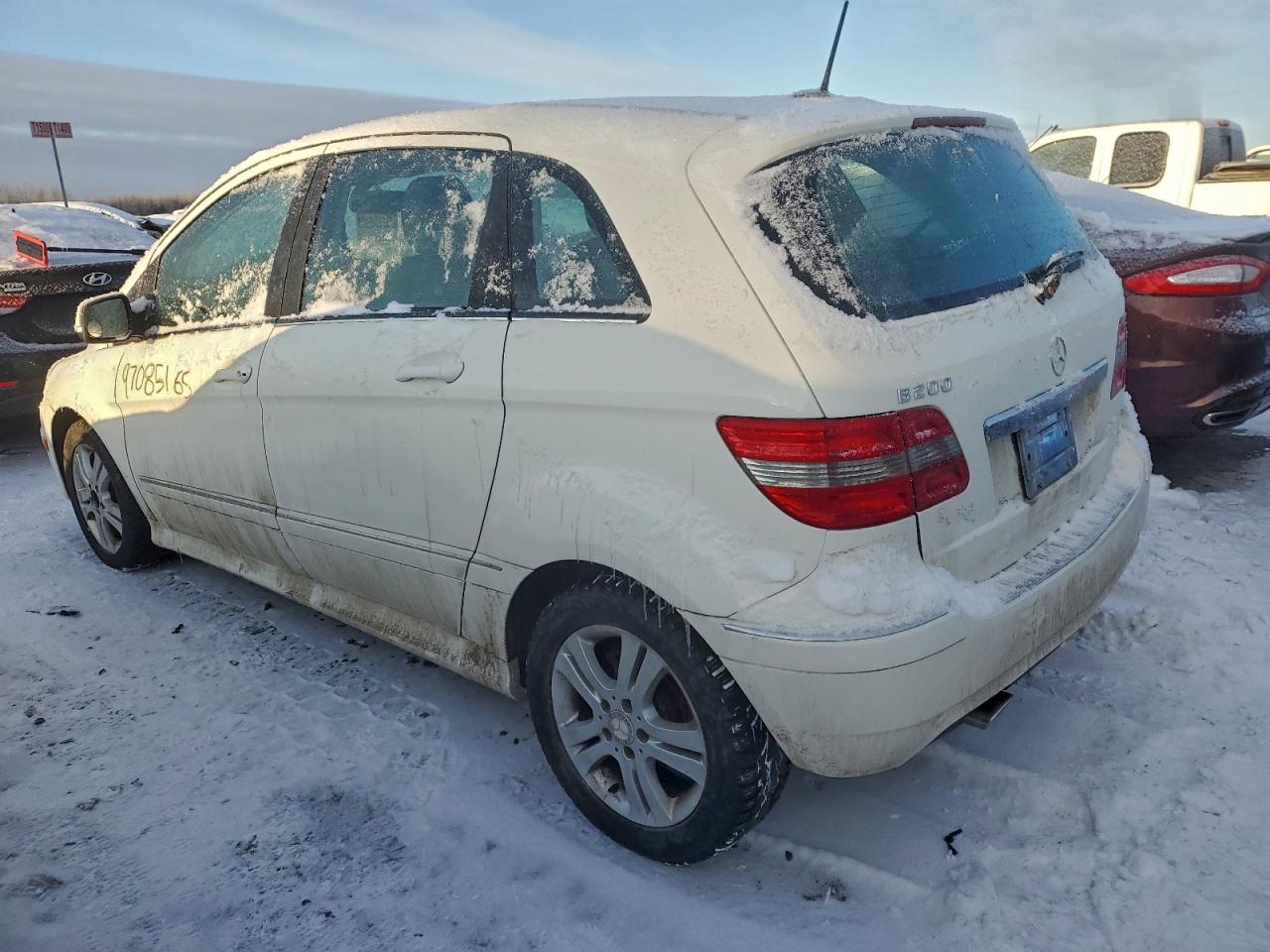 2011 Mercedes-benz B200 White vin: WDDFH3DB1BJ626272