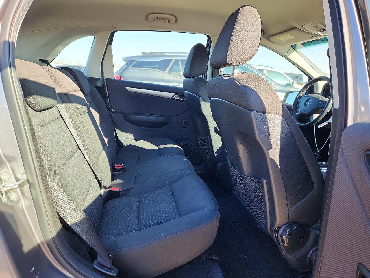2011 Mercedes-benz B200 Silver vin: WDDFH3DB1BJ678176